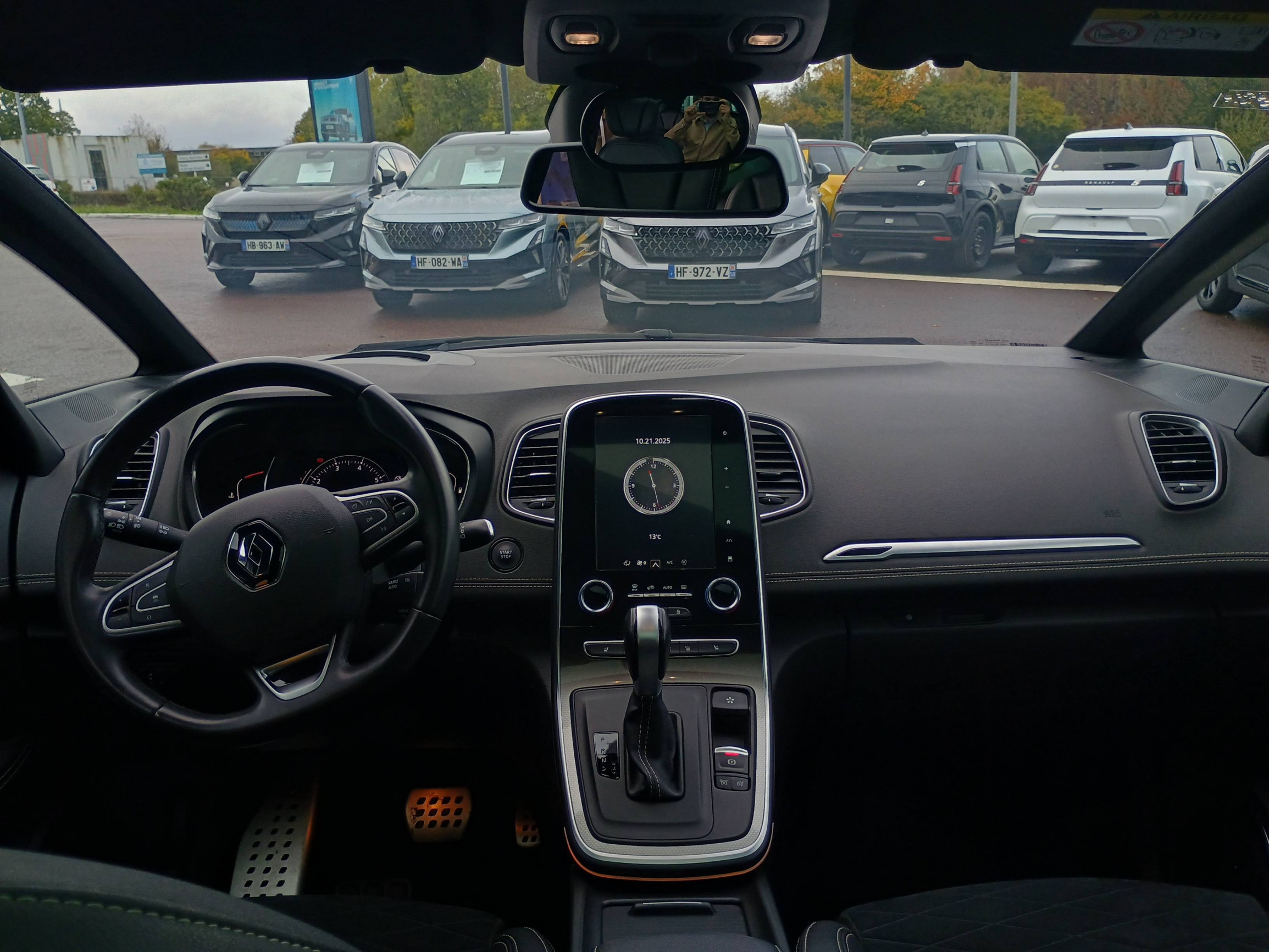 Vente en ligne Renault Grand Scenic 4 Grand Scenic TCe 160 EDC au prix de 24 790 €