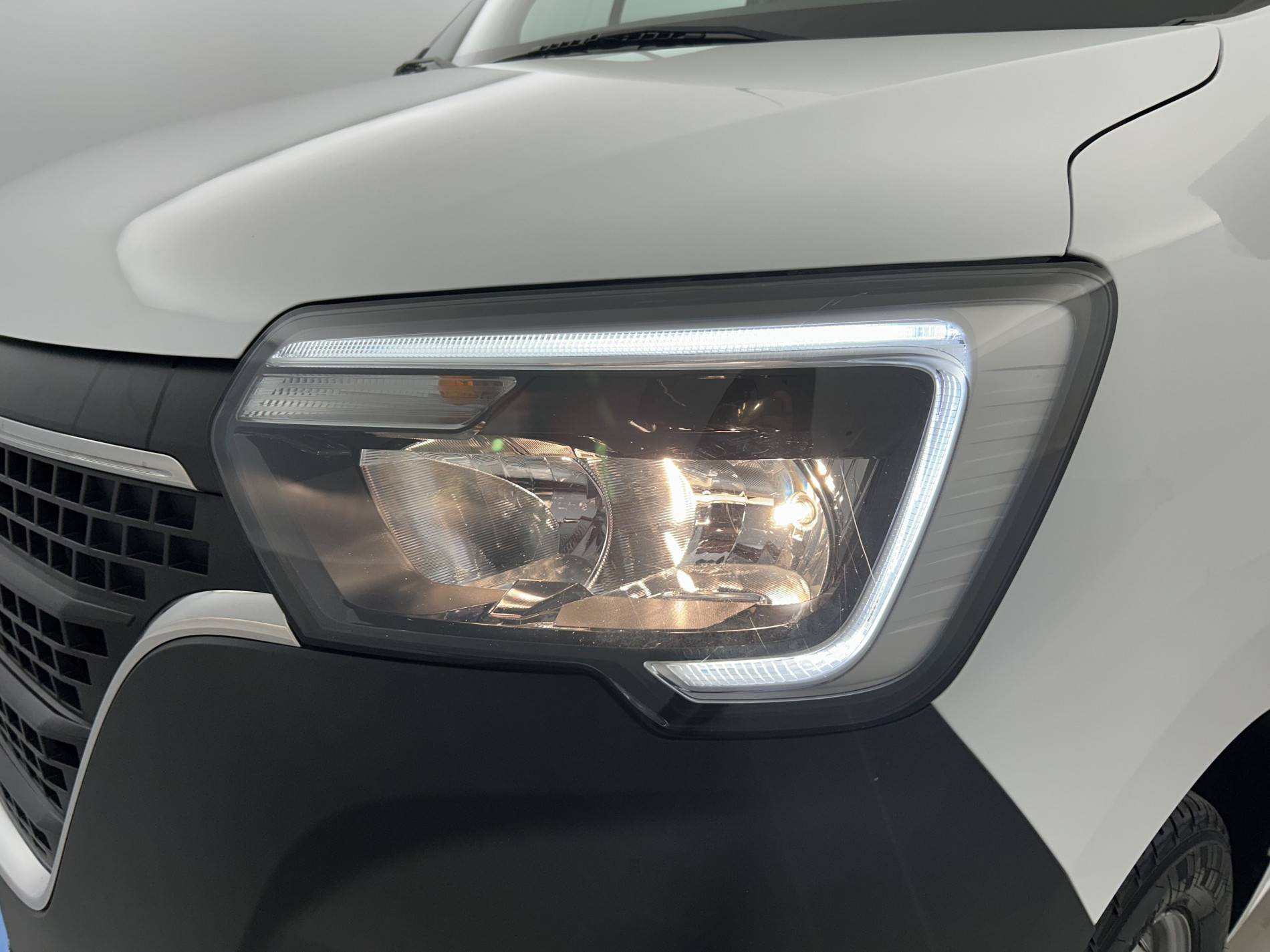 Vente en ligne Renault Master Fourgon MASTER FGN TRAC F3500 L2H2 BLUE DCI 135 au prix de 24 990 €