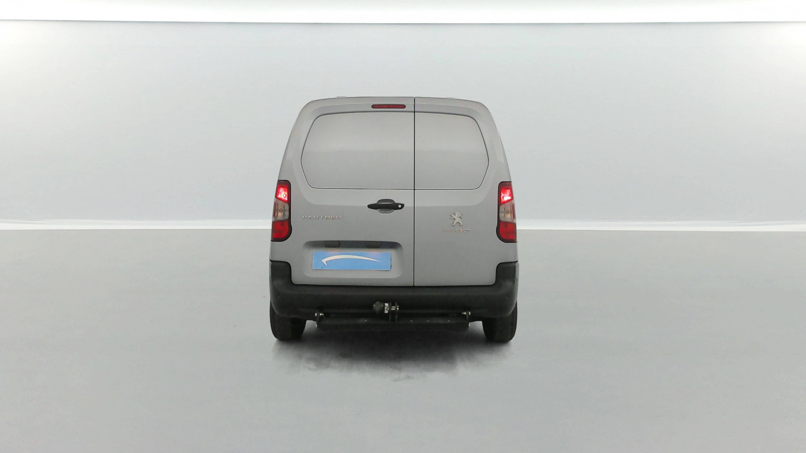 Vente en ligne Peugeot Partner Fourgon  STANDARD 650 KG BLUEHDI 100 S&S BVM5 au prix de 11 790 €
