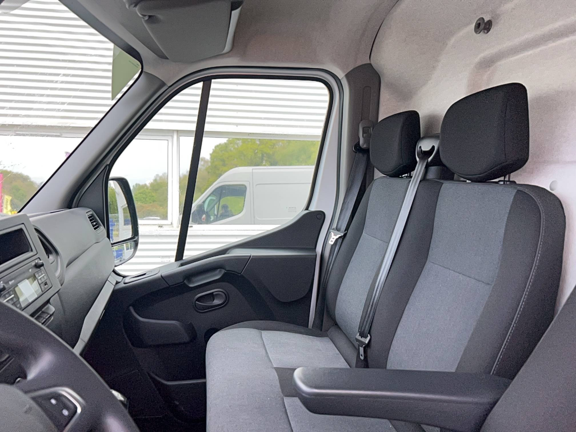 Vente en ligne Renault Master Fourgon MASTER FGN TRAC F3500 L2H2 BLUE DCI 135 au prix de 22 990 €