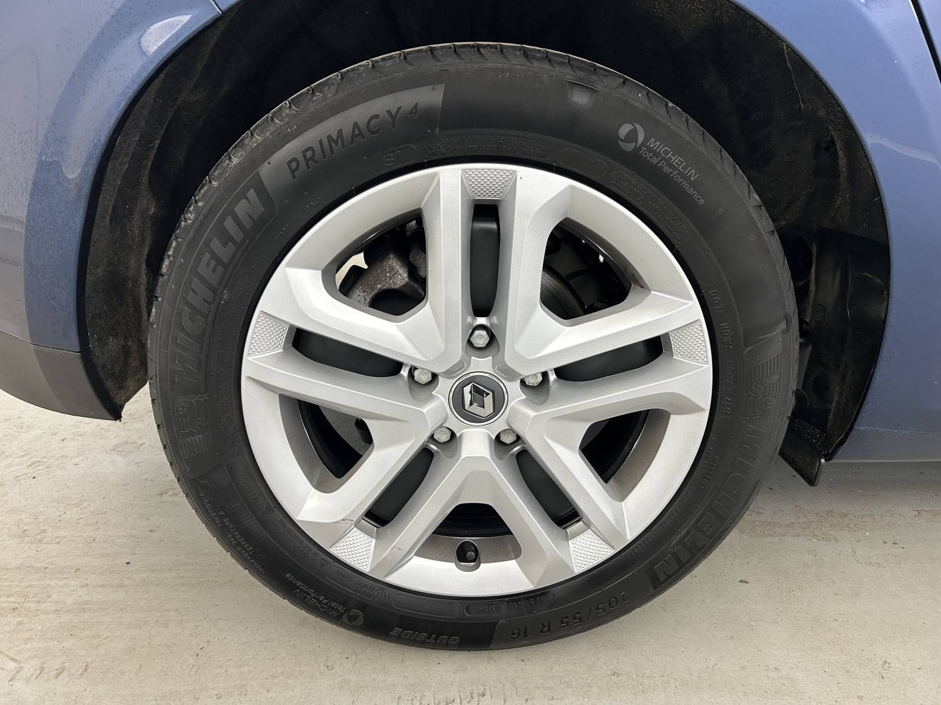 Vente en ligne Renault Megane 4 Mégane IV Berline Blue dCi 115 EDC au prix de 16 400 €