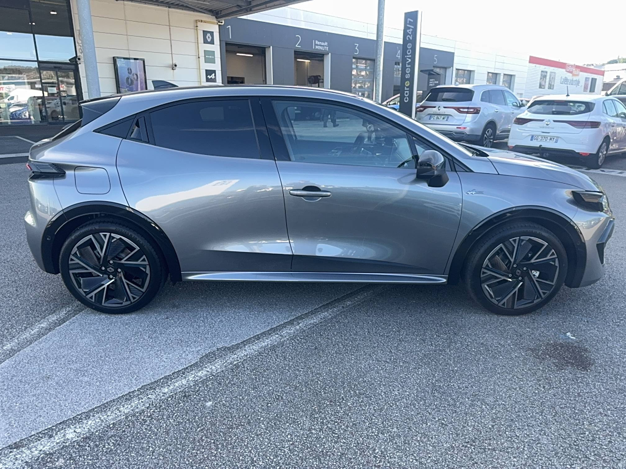 Vente en ligne Renault Clio 6 Clio E-Tech full hybrid 160 ch au prix de 28 490 €