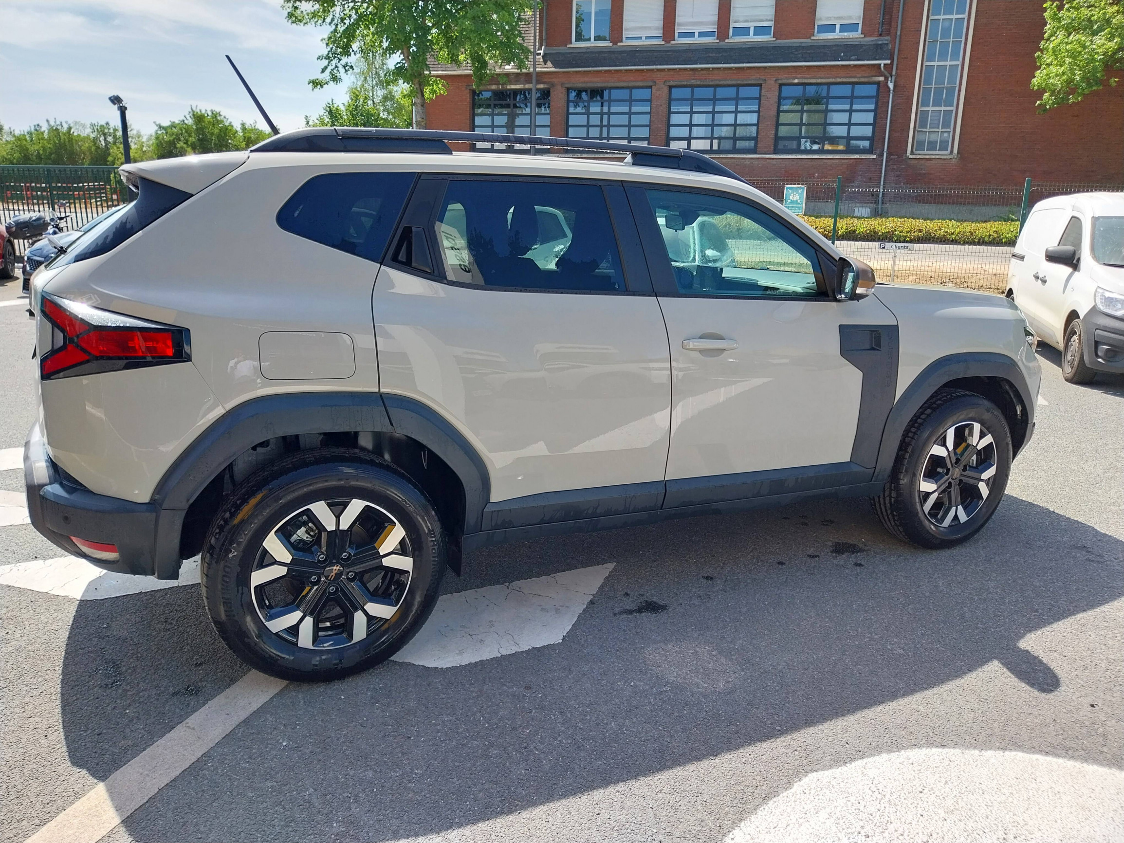 Vente en ligne Dacia Duster  Hybrid 140 au prix de 27 200 €