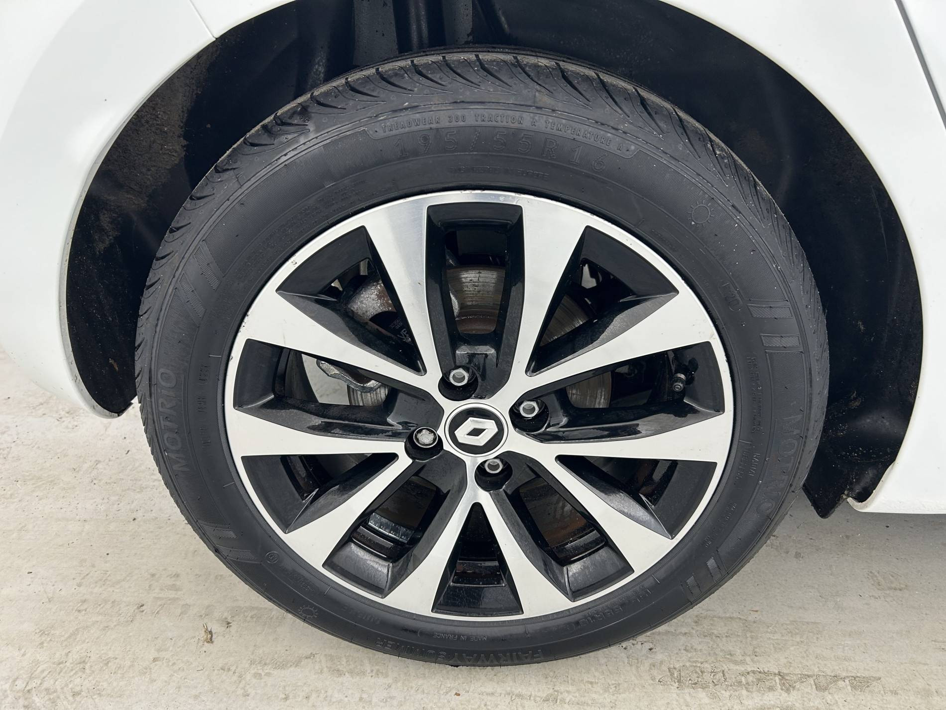 Vente en ligne Renault Clio 5 Clio E-Tech hybride 145 au prix de 17 970 €