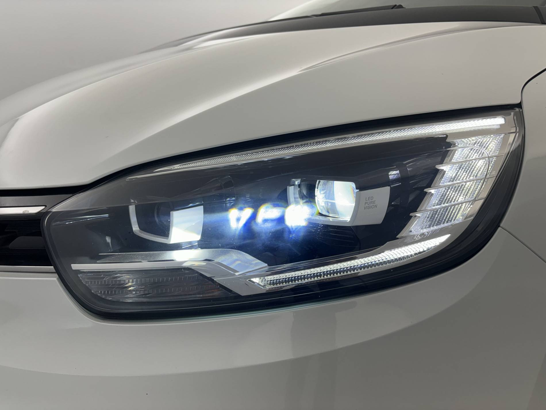 Vente en ligne Renault Scenic 4 Scenic Blue dCi 120 au prix de 15 590 €
