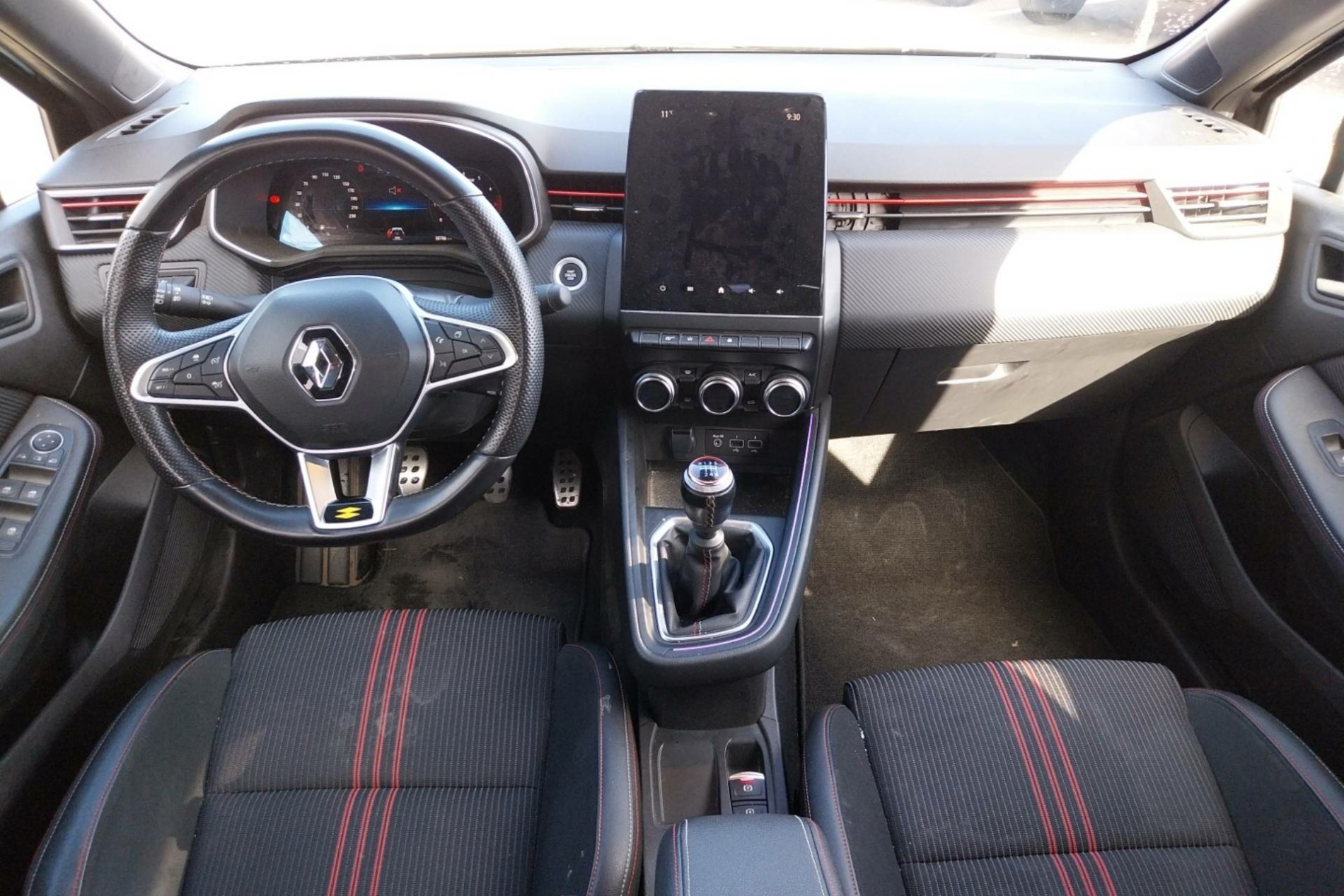 Vente en ligne Renault Clio 5 Clio TCe 140 au prix de 17 490 €