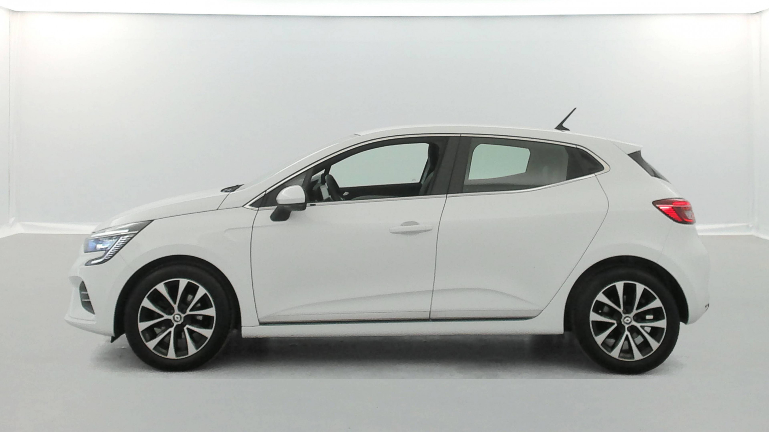 Vente en ligne Renault Clio 5 Clio TCe 90 - 21N au prix de 15 990 €