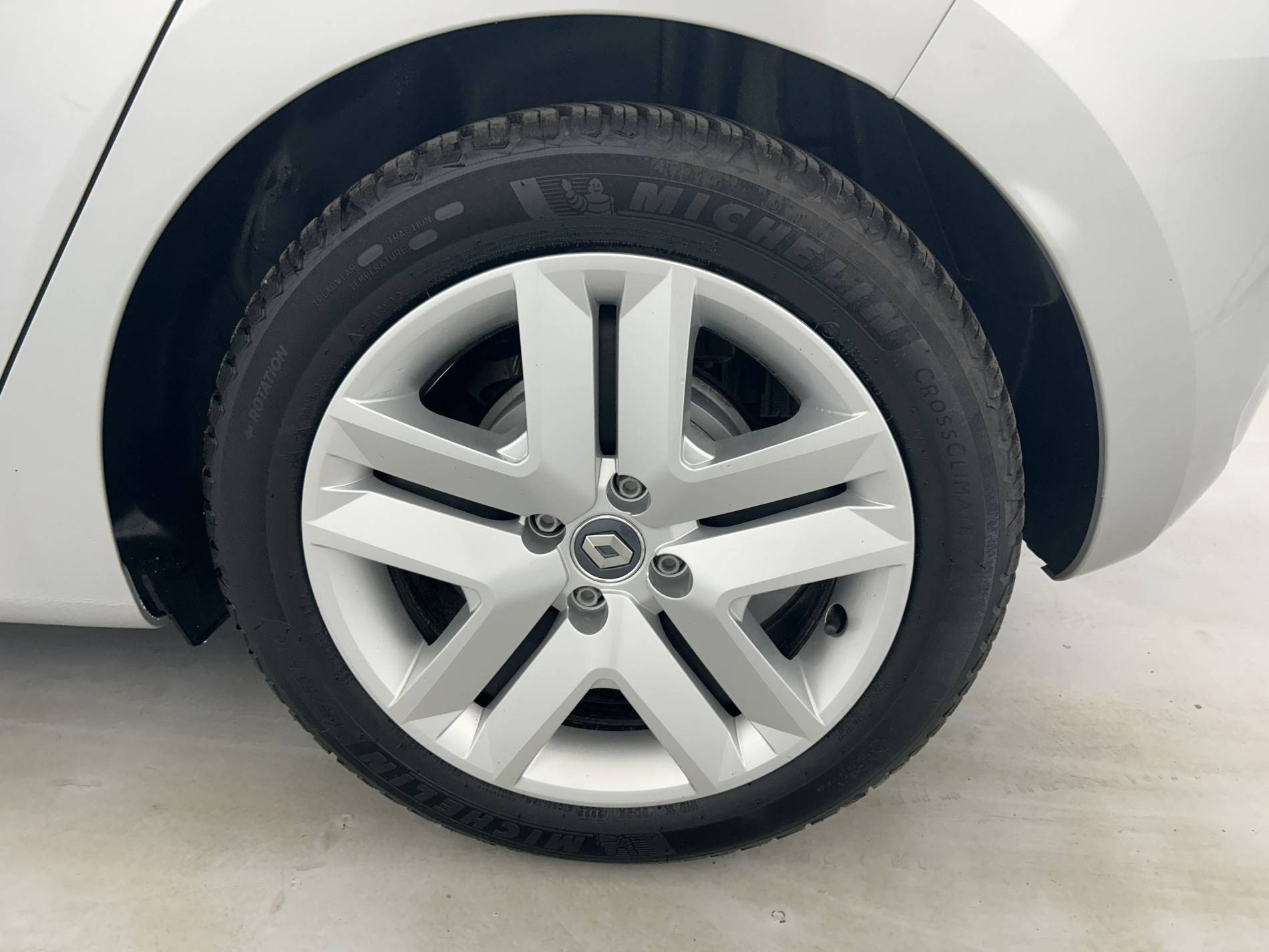 Vente en ligne Renault Clio 5 Clio E-Tech 140 - 21N au prix de 14 490 €