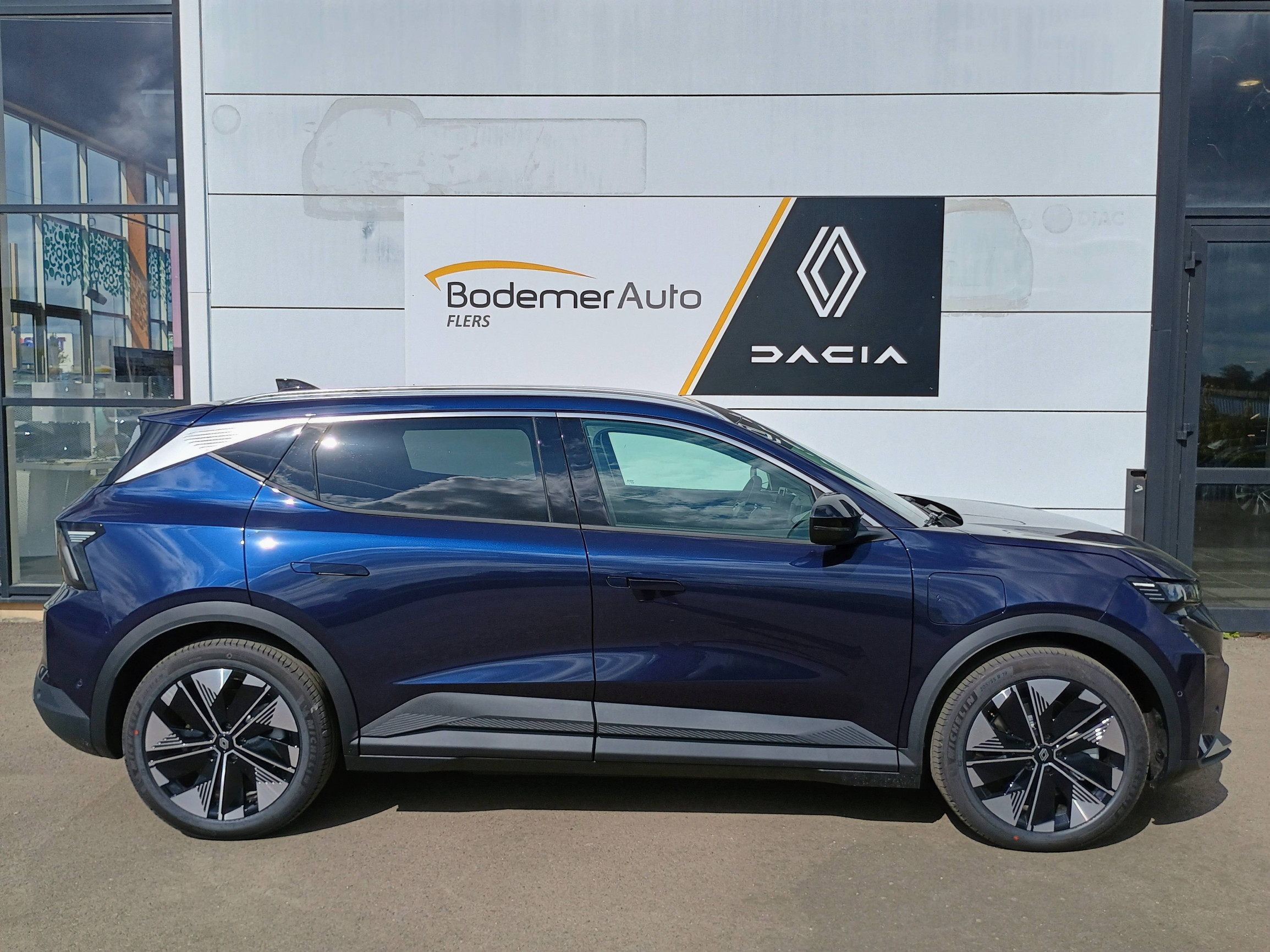 Vente en ligne Renault Scenic E-Tech Scenic E-Tech électrique 220 ch grande autonomie au prix de 46 980 €