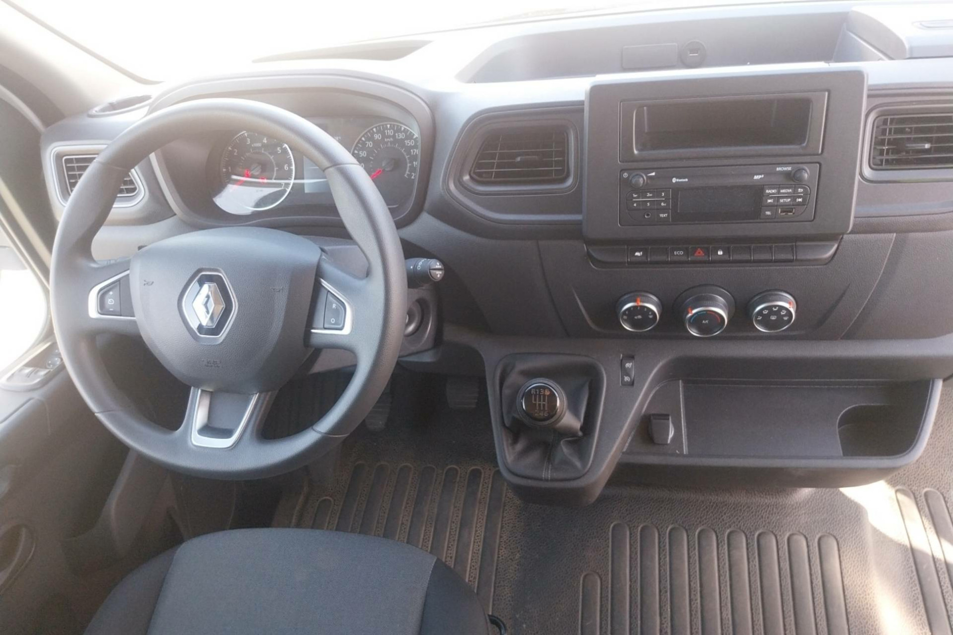 Vente en ligne Renault Master Fourgon MASTER FGN TRAC F3500 L3H3 BLUE DCI 135 au prix de 28 990 €