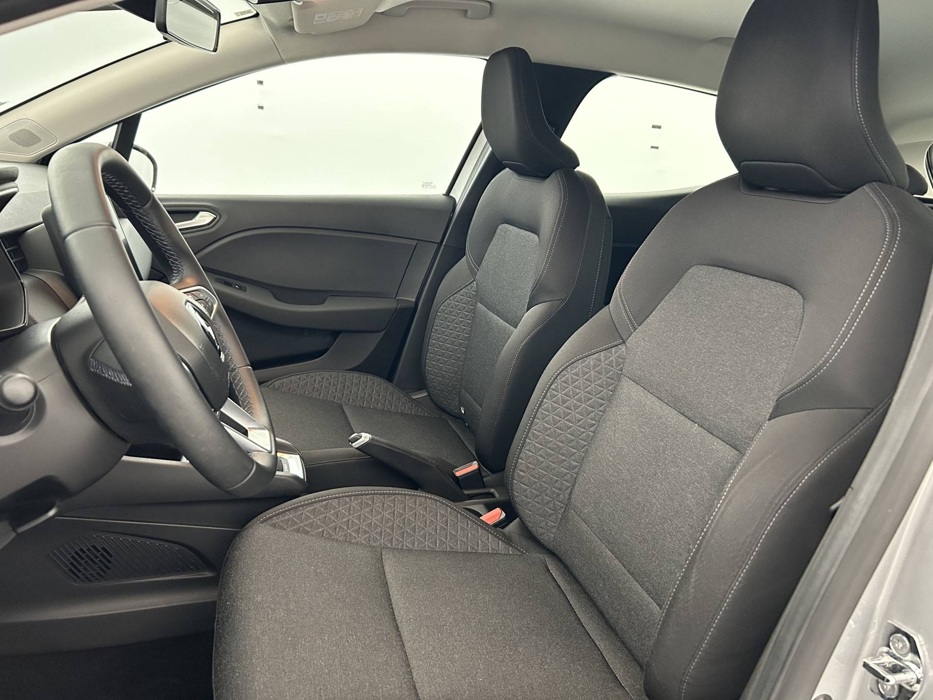 Vente en ligne Renault Clio 5 Clio E-Tech 140 - 21N au prix de 16 791 €