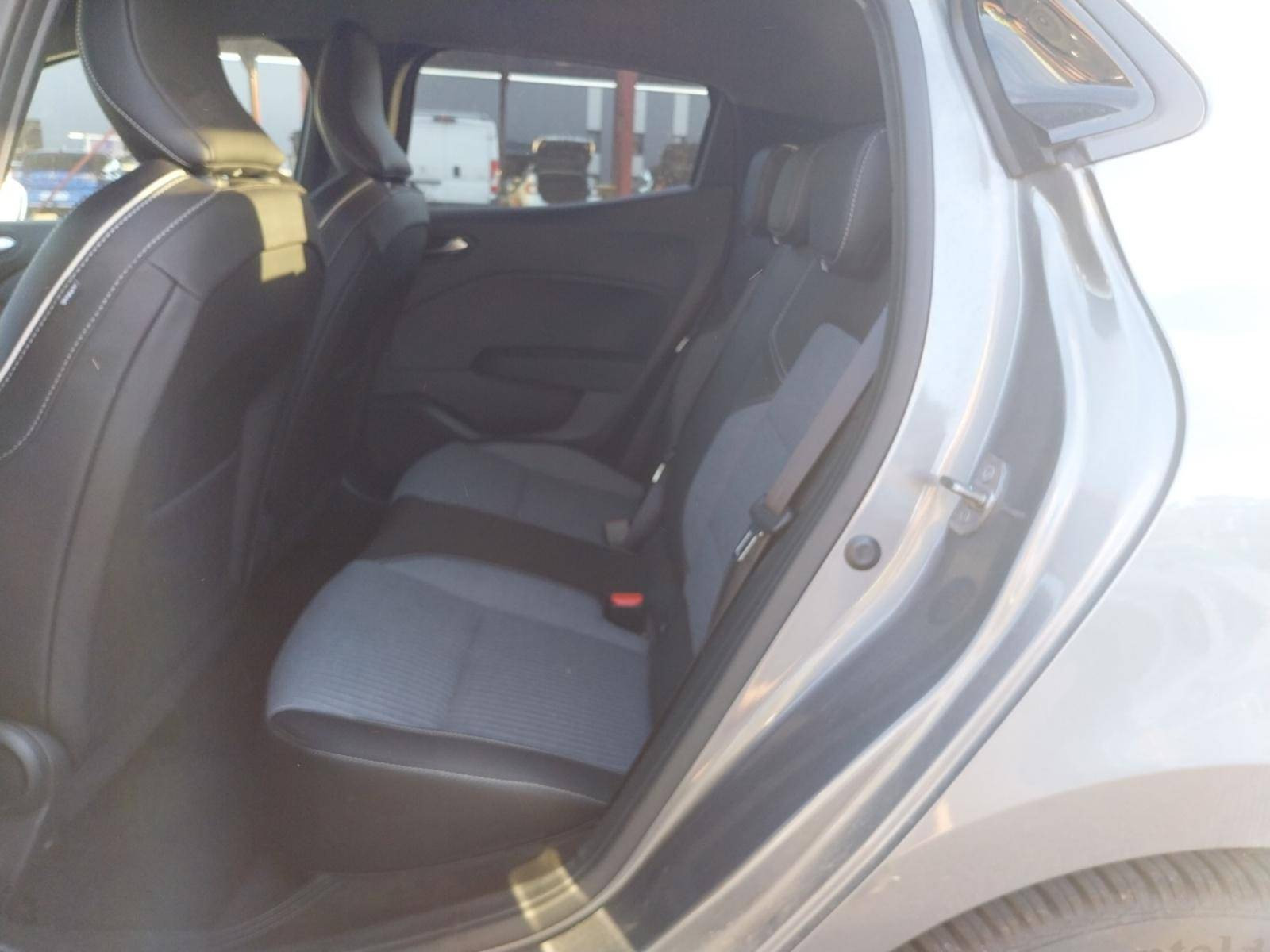 Vente en ligne Renault Clio 5 Clio E-Tech full hybrid 145 au prix de 17 590 €