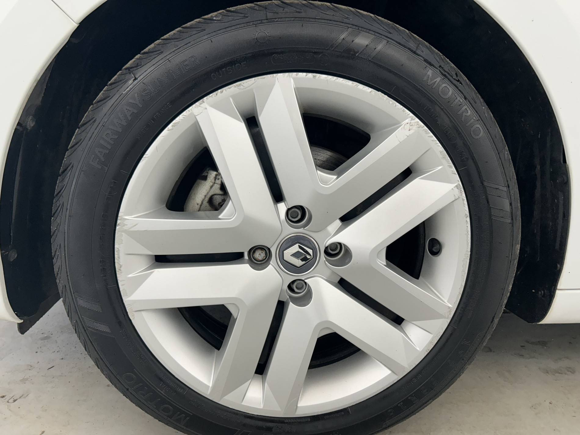 Vente en ligne Renault Clio 5 Clio E-Tech 140 - 21N au prix de 16 590 €