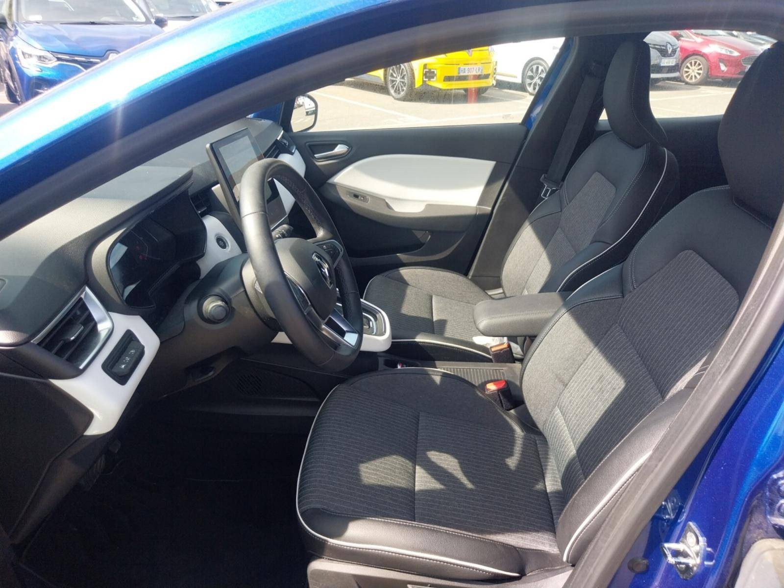 Vente en ligne Renault Clio 5 Clio E-Tech 140 - 21N au prix de 17 490 €