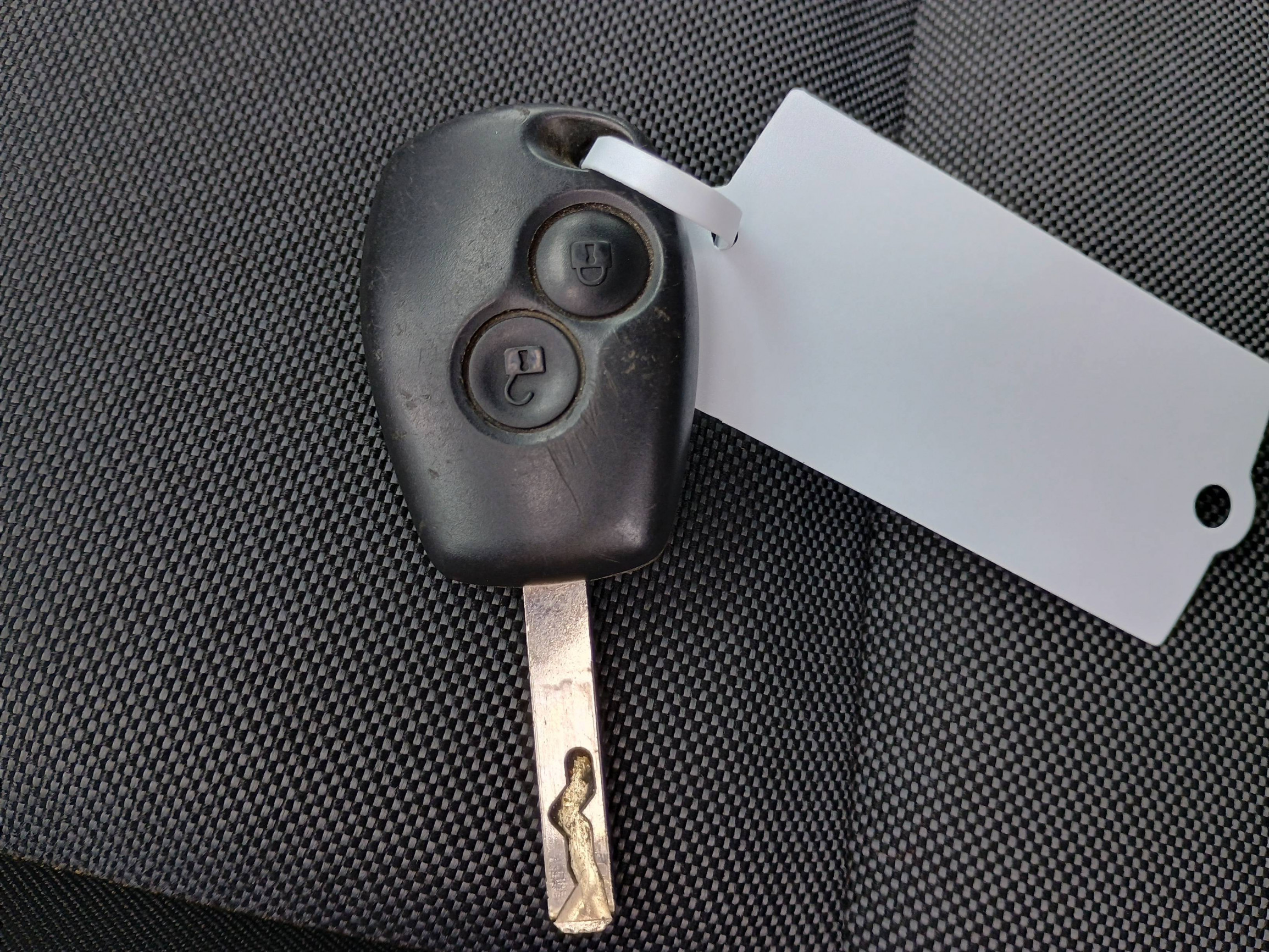 Vente en ligne Renault Master Fourgon MASTER FGN TRAC F3500 L2H3 DCI 135 au prix de 23 990 €