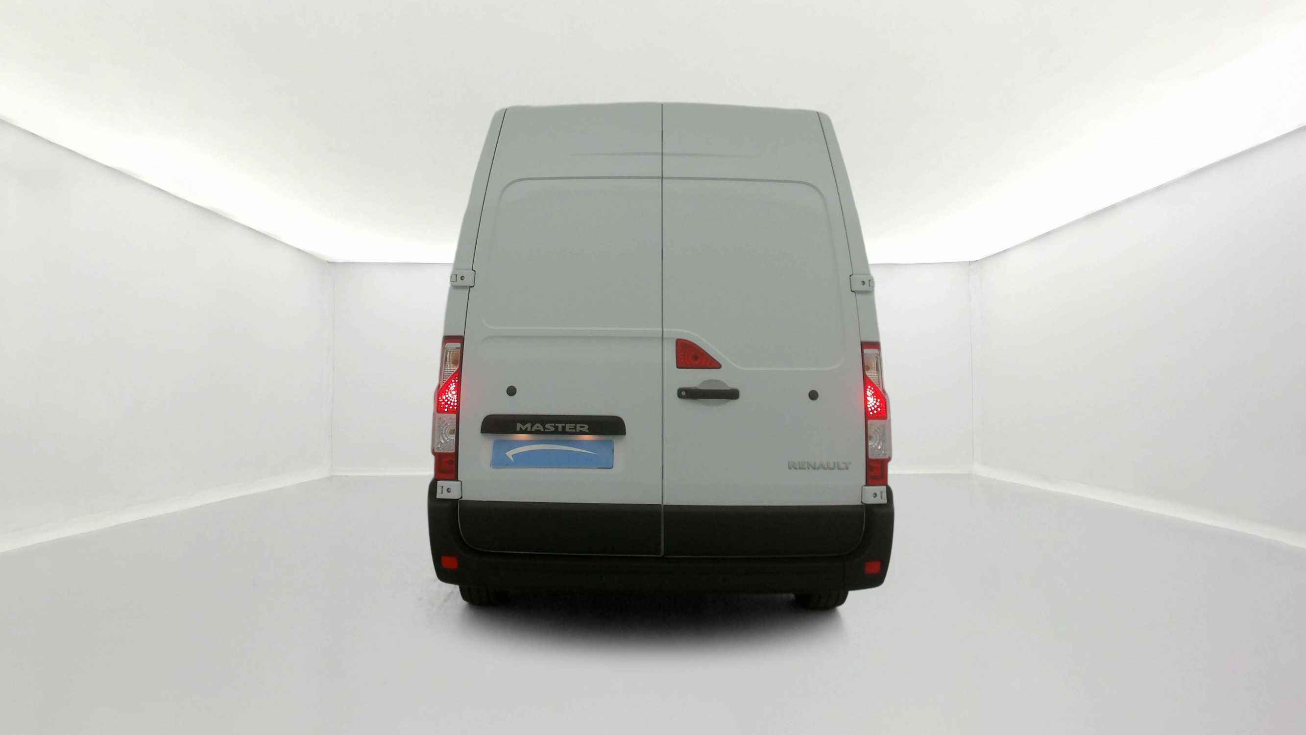 Vente en ligne Renault Master Fourgon MASTER FGN TRAC F3500 L2H2 BLUE DCI 135 au prix de 25 490 €