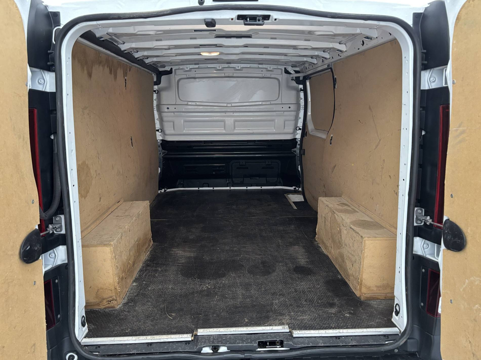 Vente en ligne Renault Trafic 3 Fourgon TRAFIC FGN L2H1 3000 KG BLUE DCI 130 au prix de 21 990 €