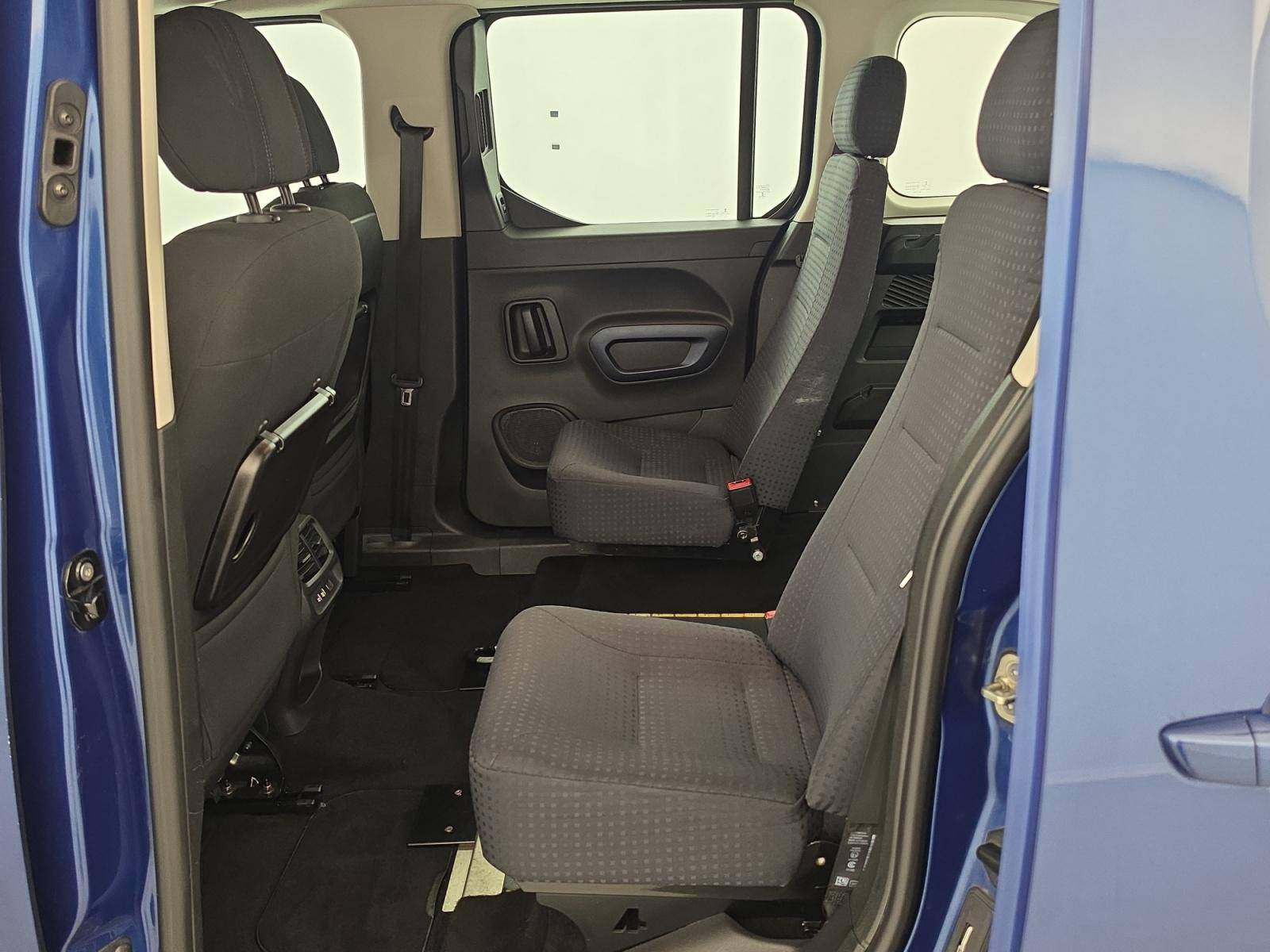 Vente en ligne Peugeot Rifter  Standard PureTech 110 S&S BVM6 au prix de 16 991 €