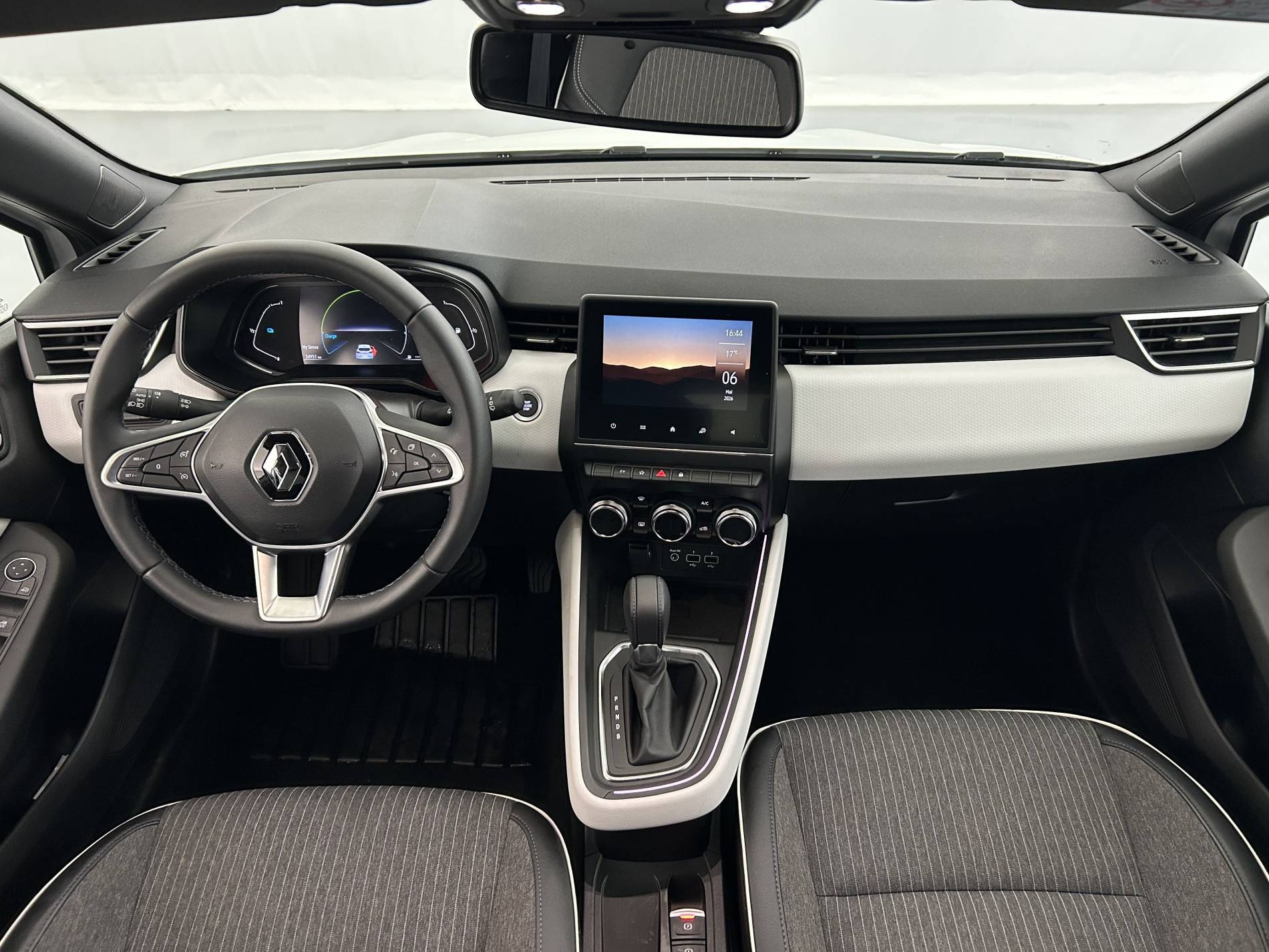 Vente en ligne Renault Clio 5 Clio E-Tech hybride 145 au prix de 17 970 €
