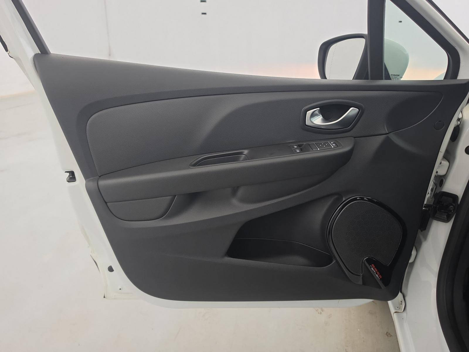 Vente en ligne Renault Clio 4 Clio dCi 90 E6C EDC au prix de 11 590 €