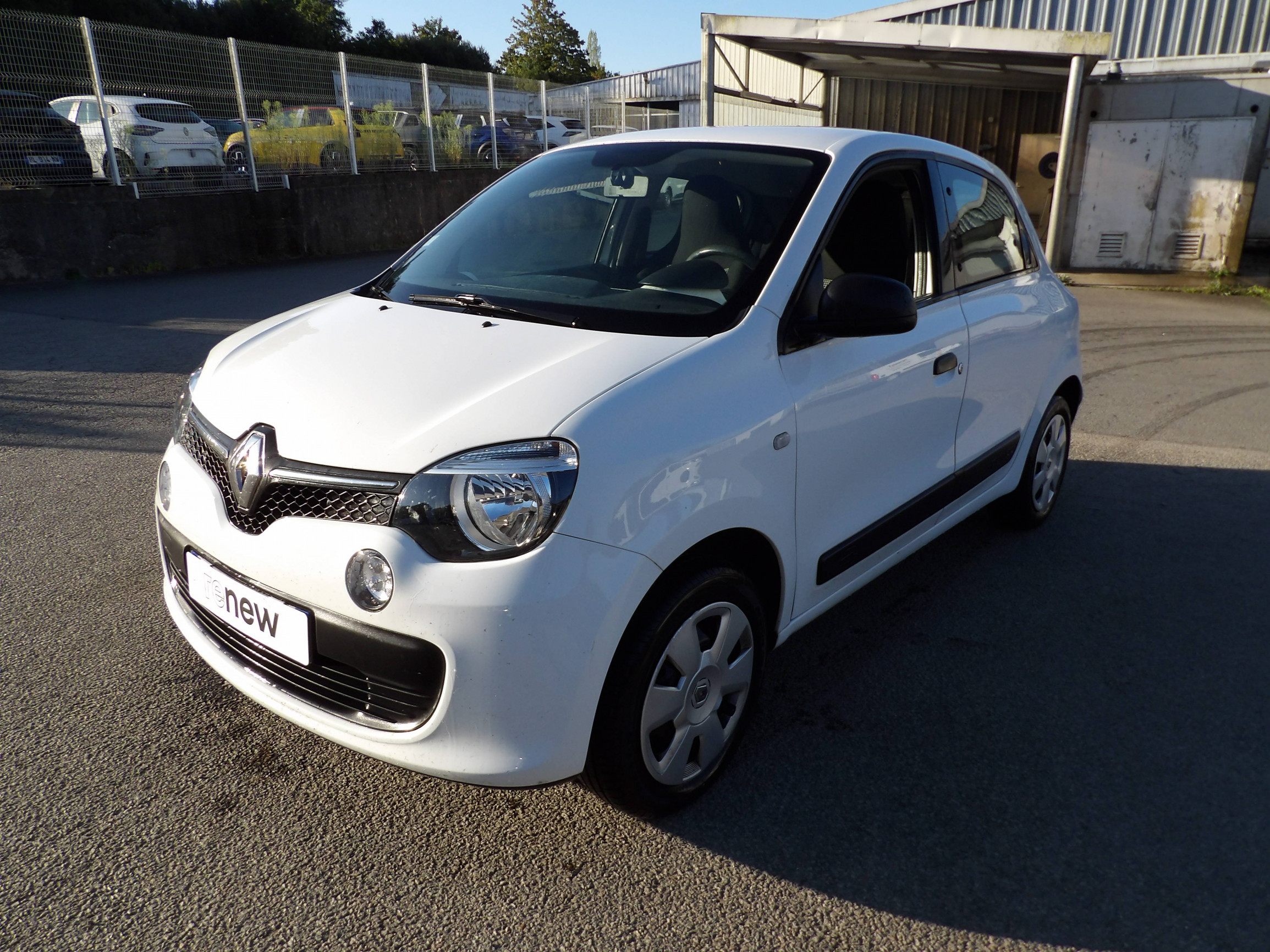 Vente en ligne Renault Twingo 3  1.0 SCe 70 E6C au prix de 7 499 €