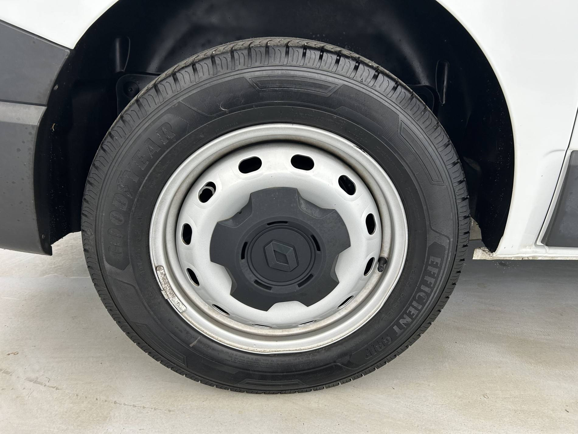 Vente en ligne Renault Trafic 3 Fourgon TRAFIC FG BLUE DCI 130 L1H1 3T GSR2 au prix de 25 390 €