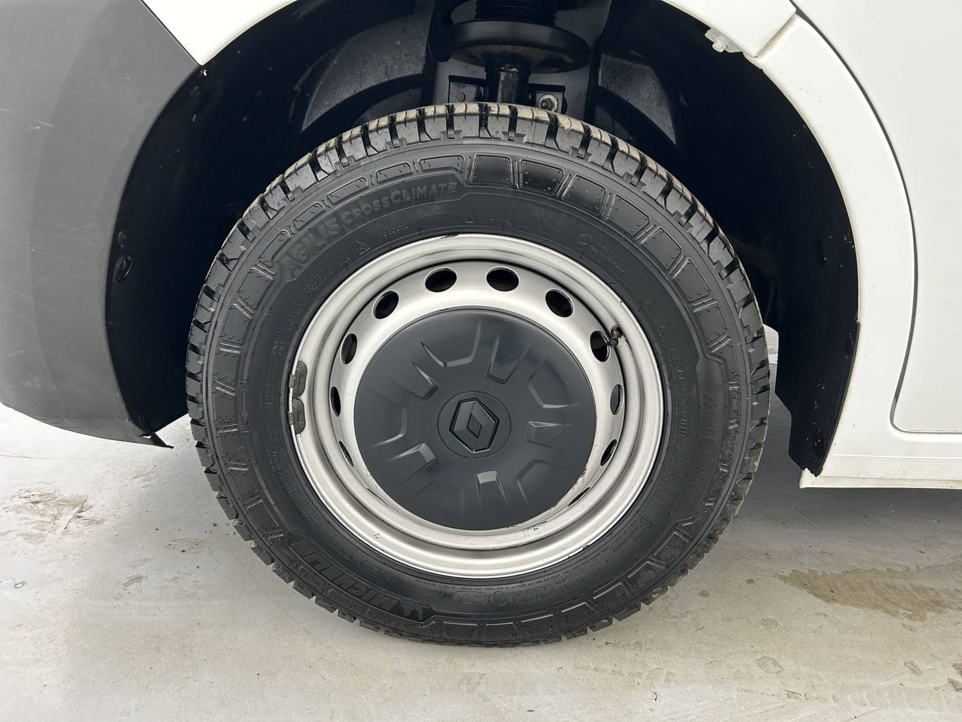 Vente en ligne Renault Master Fourgon MASTER FGN TRAC F3500 L2H2 BLUE DCI 135 au prix de 24 590 €