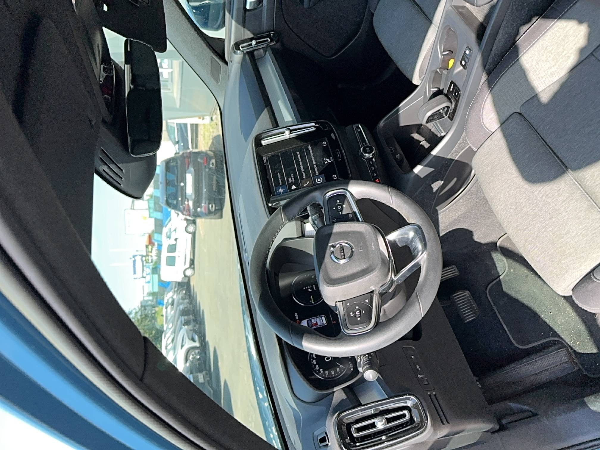 Vente en ligne Volvo XC40  T4 Recharge 129+82 ch DCT7 au prix de 26 460 €