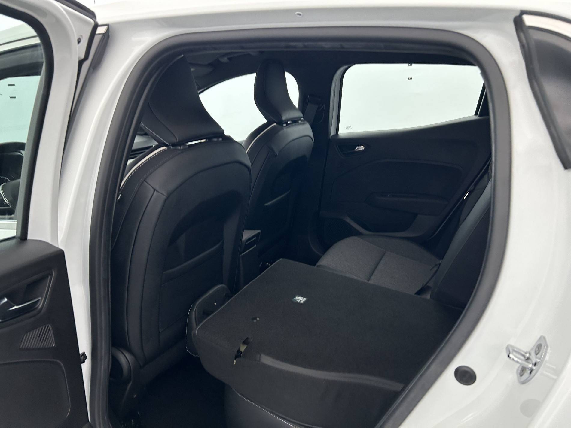 Vente en ligne Renault Clio 5 Clio TCe 90 - 21N au prix de 15 990 €