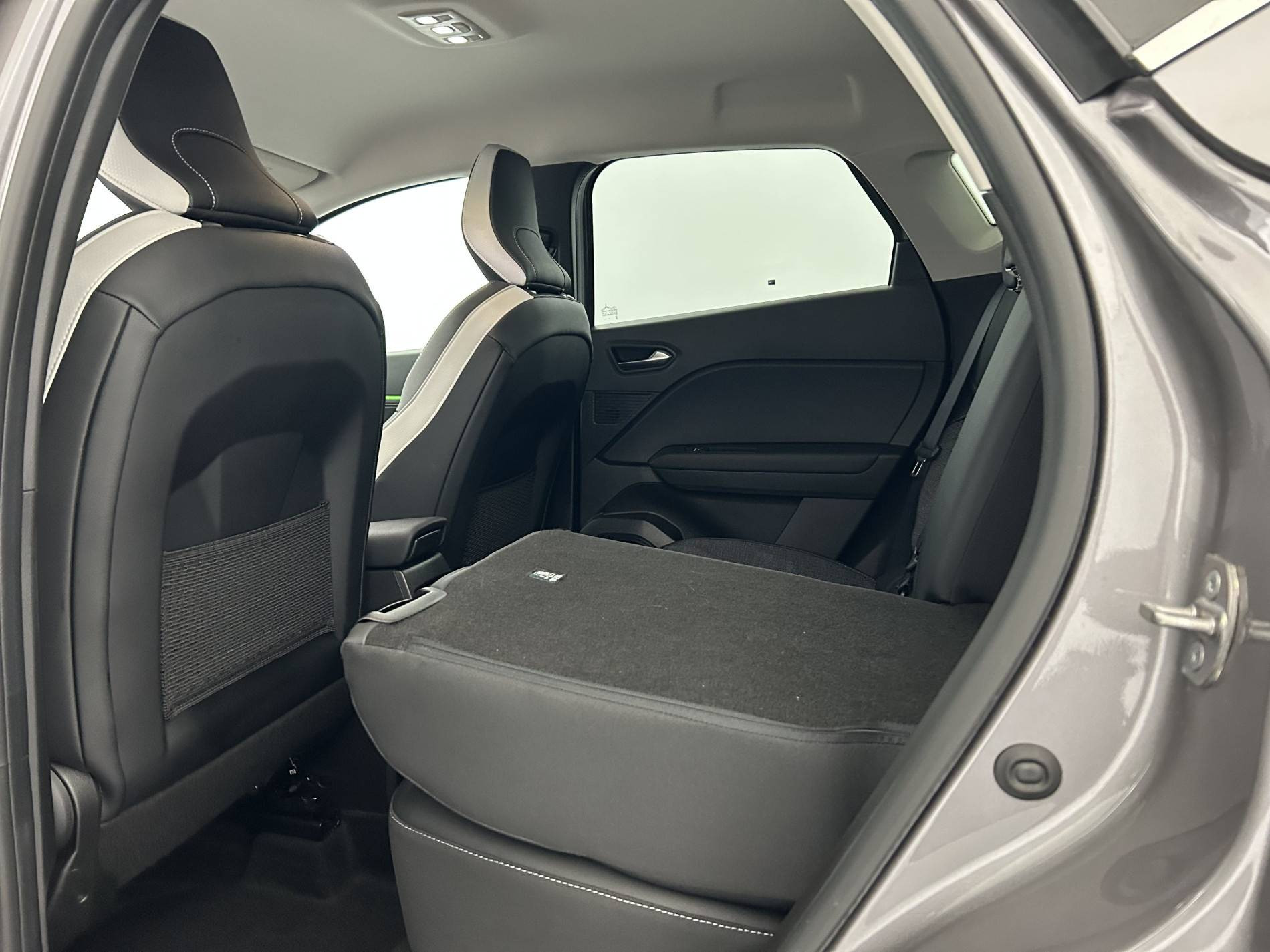 Vente en ligne Renault Captur  mild hybrid 160 EDC au prix de 20 490 €