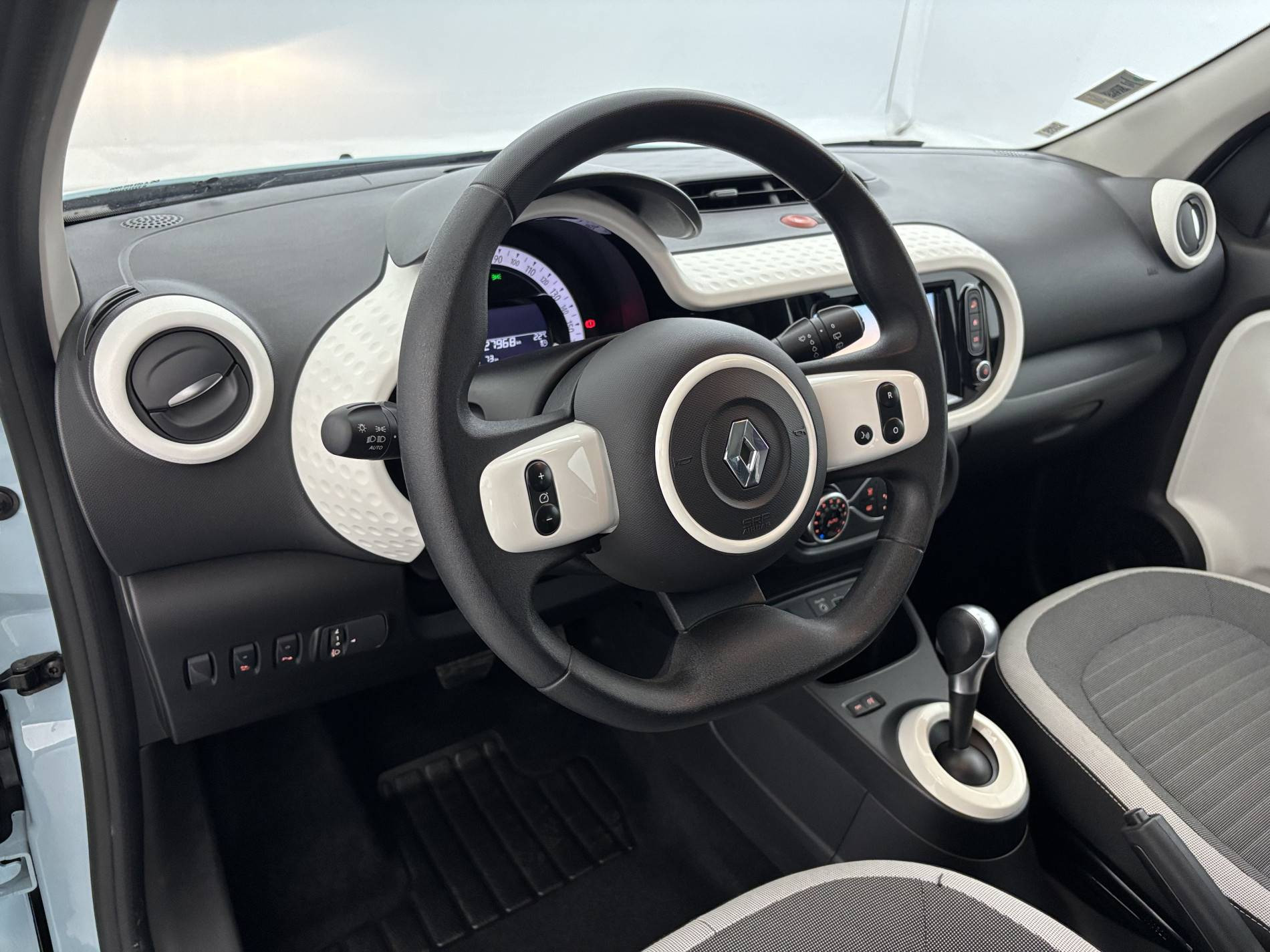 Vente en ligne Renault Twingo Electrique Twingo III E-Tech au prix de 12 990 €