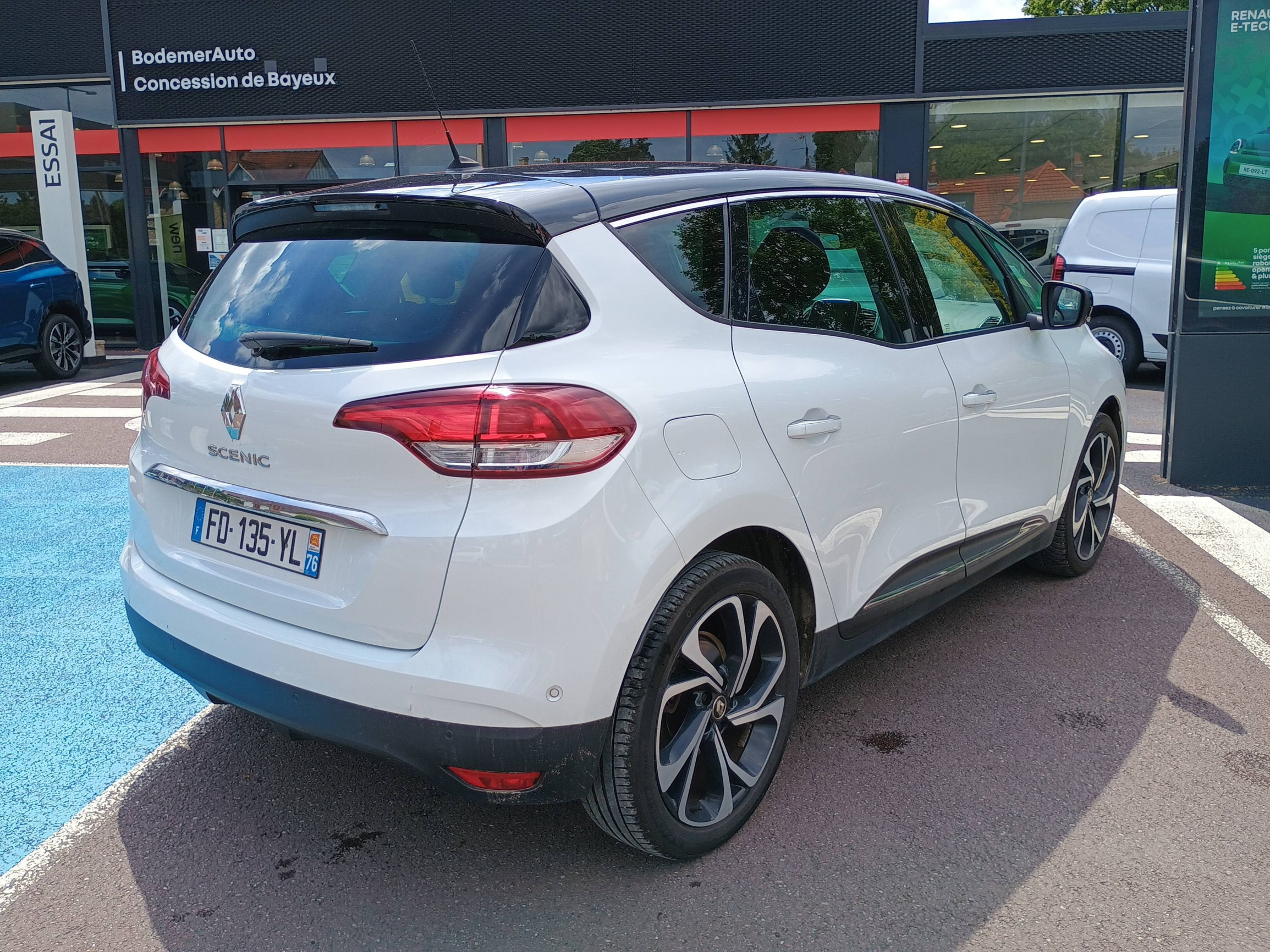 Vente en ligne Renault Scenic 4 Scenic Blue dCi 120 au prix de 15 590 €