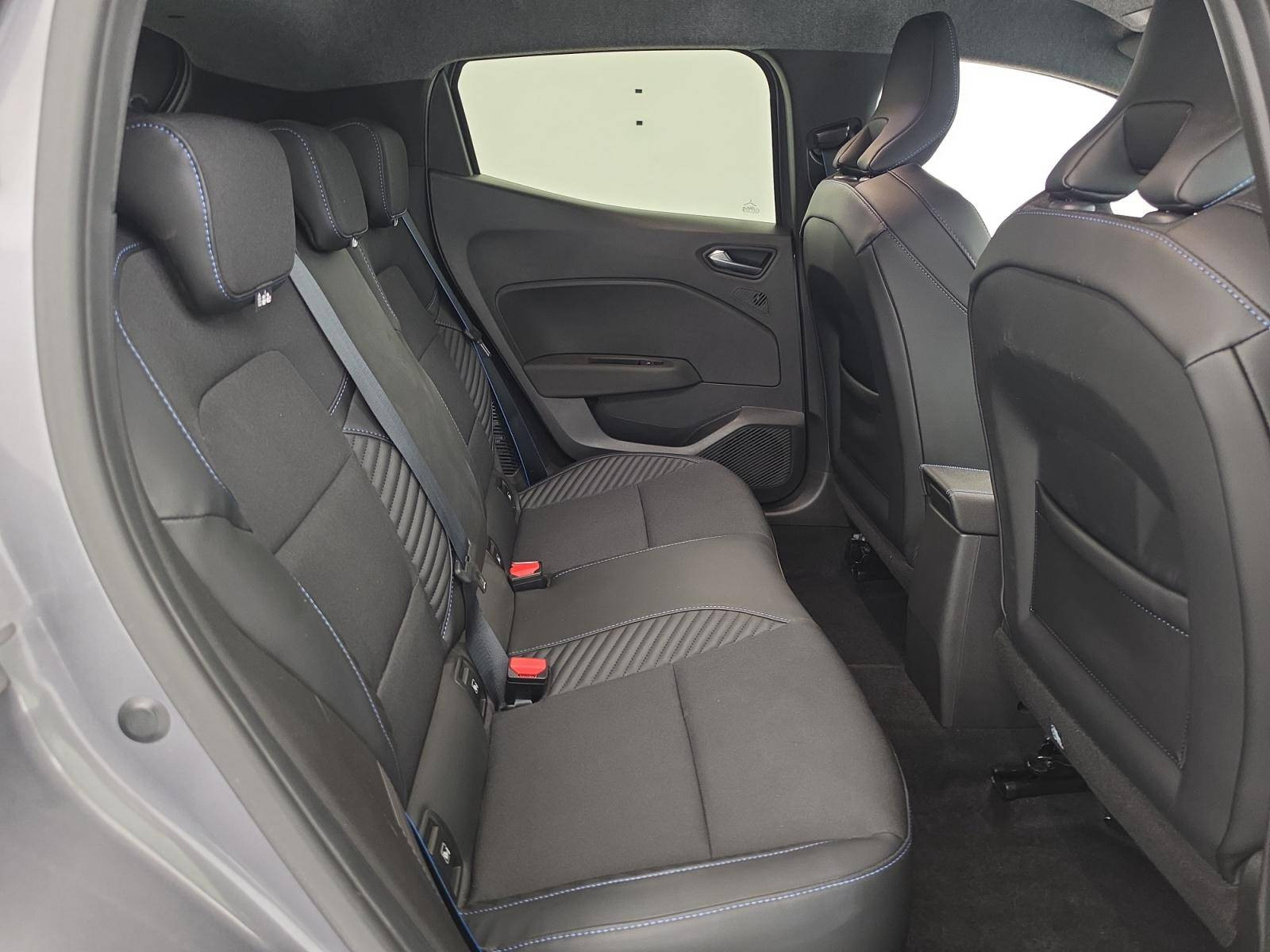 Vente en ligne Renault Clio 5 Clio E-Tech full hybrid 145 au prix de 19 785 €
