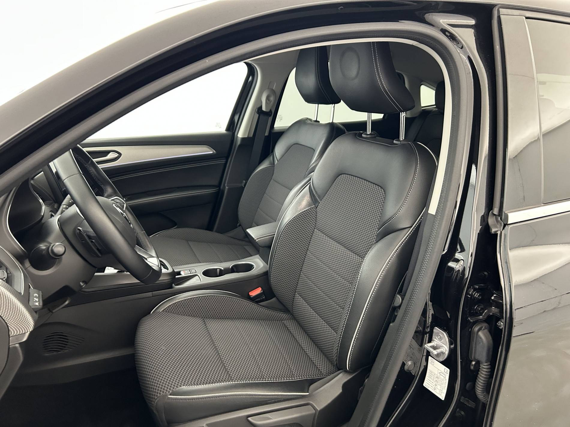Vente en ligne Renault Arkana  mild hybrid 140 EDC FAP - 22 au prix de 18 890 €