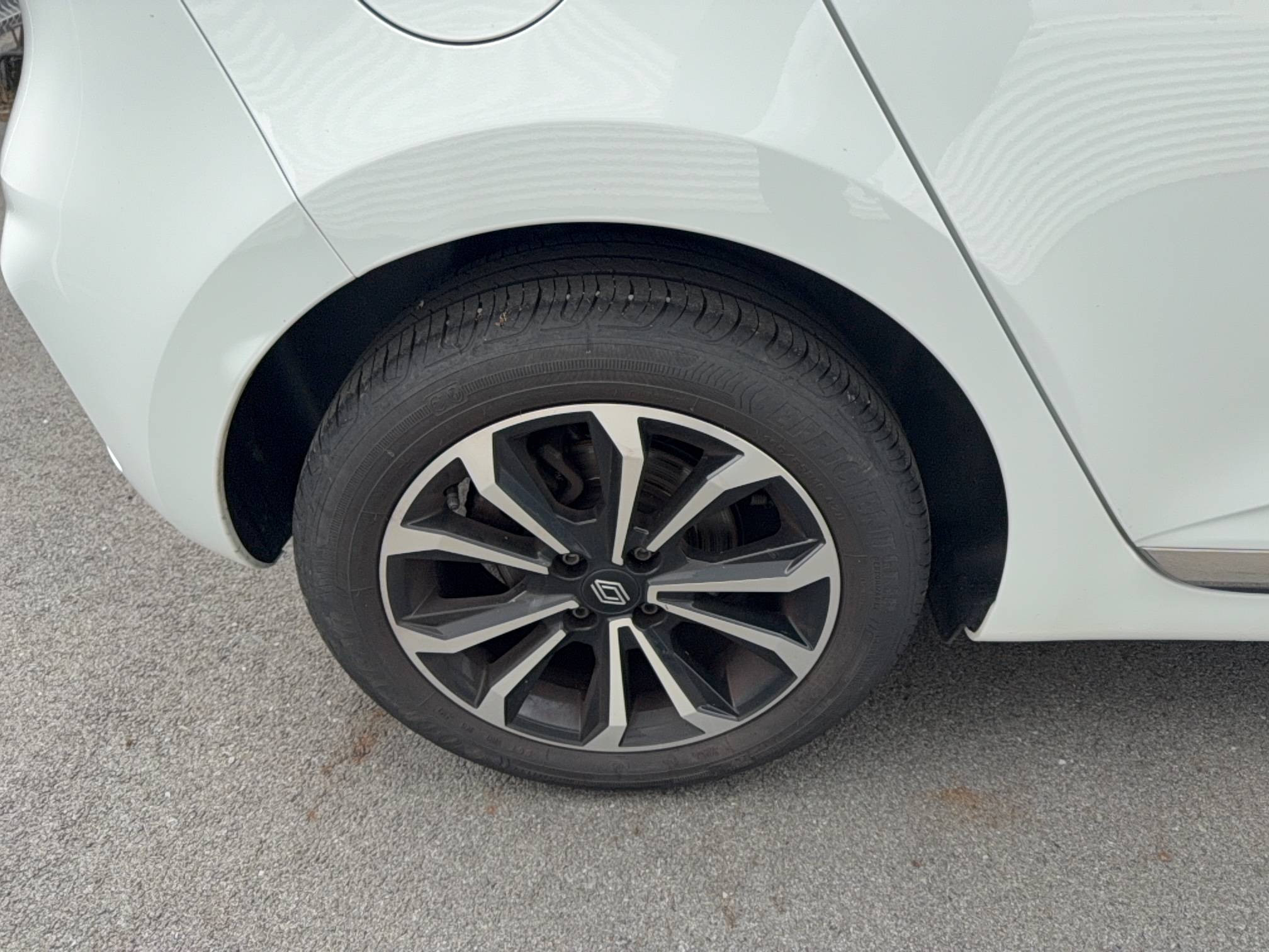 Vente en ligne Renault Clio 5 Clio TCe 90 au prix de 16 390 €