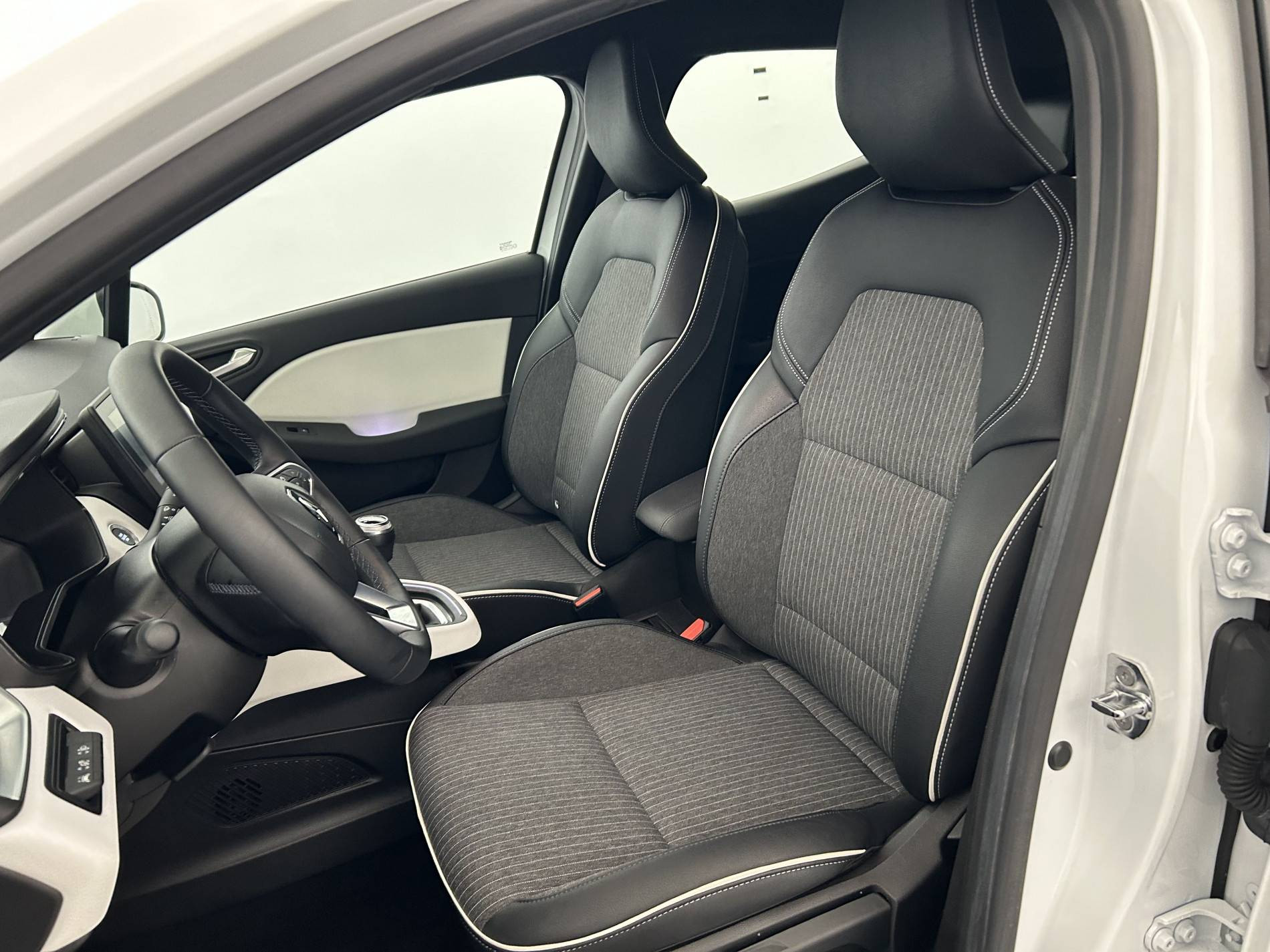 Vente en ligne Renault Clio 5 Clio TCe 90 - 21N au prix de 15 990 €