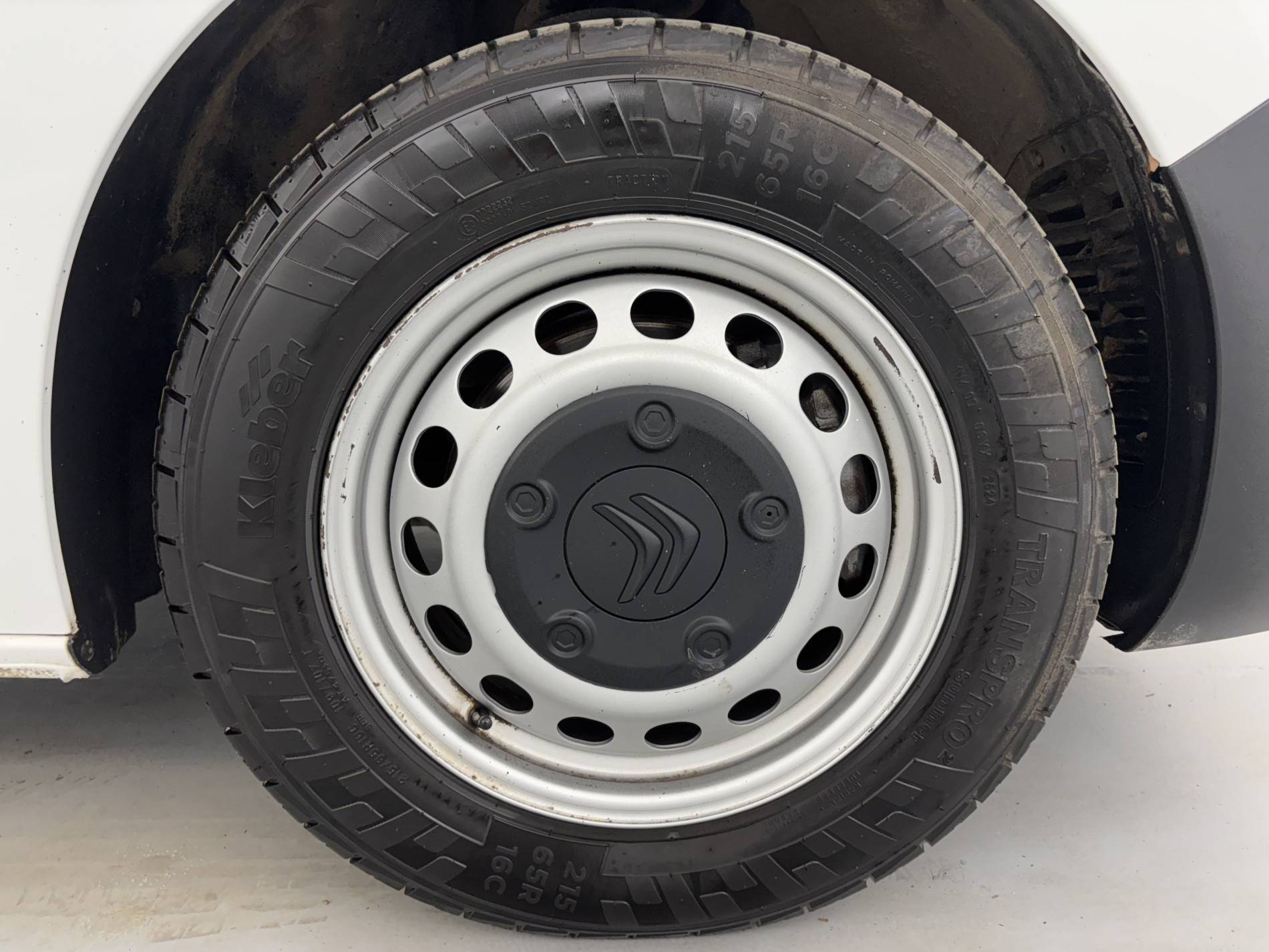 Vente en ligne Citroën Jumper Fourgon JUMPY FGN M BLUEHDI 120 S&S BVM6 au prix de 19 490 €