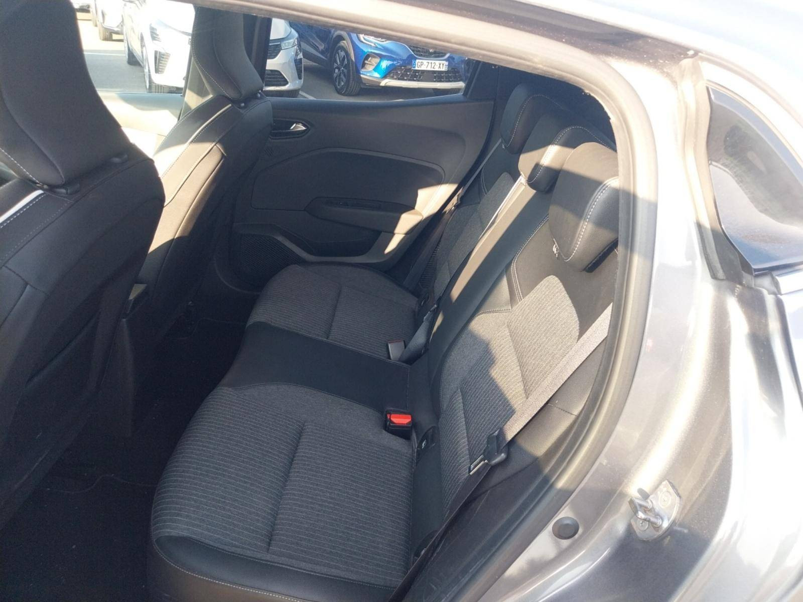 Vente en ligne Renault Clio 5 Clio E-Tech full hybrid 145 au prix de 14 990 €