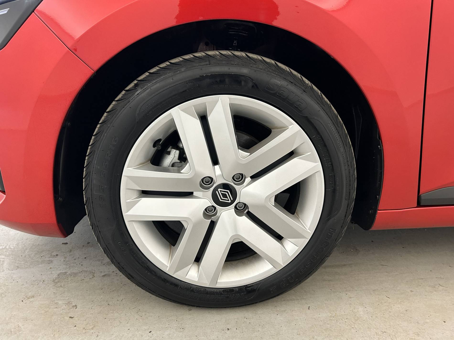 Vente en ligne Renault Clio 5 Clio E-Tech full hybrid 145 ch GSR2 au prix de 19 790 €