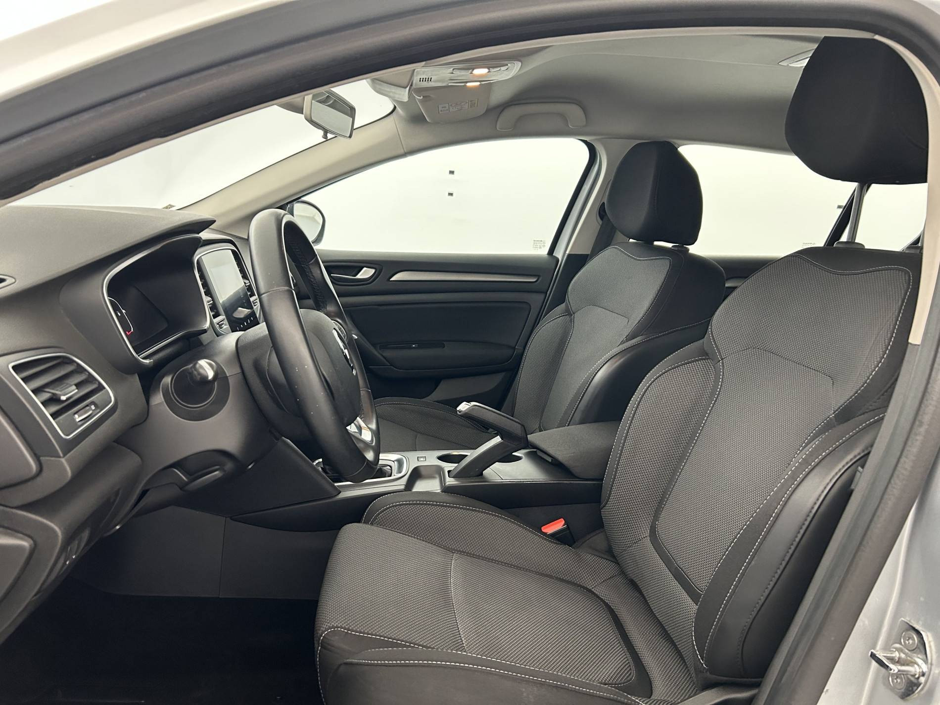 Vente en ligne Renault Megane 4 Estate  Blue dCi 115 EDC au prix de 17 990 €