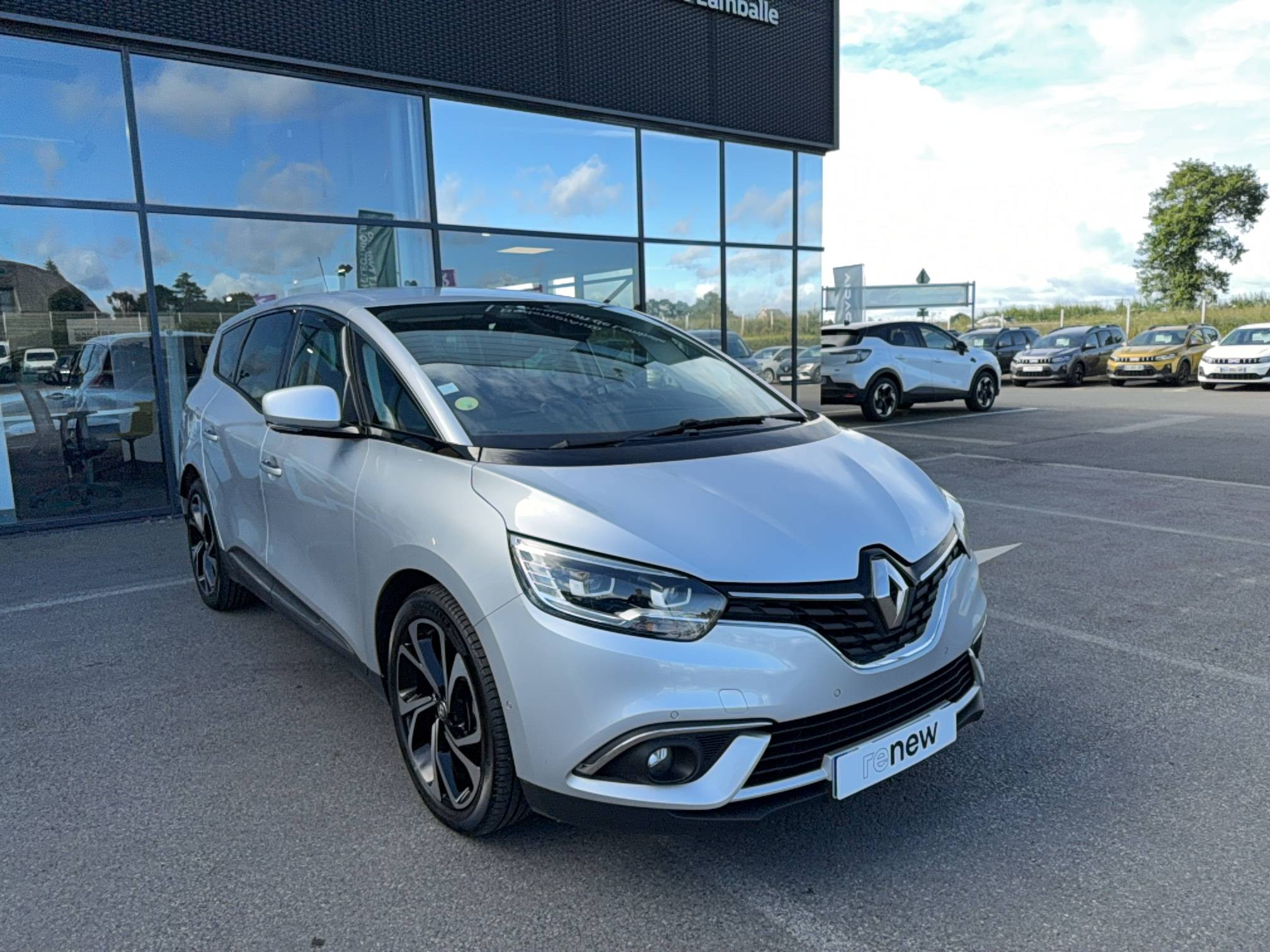 Vente en ligne Renault Grand Scenic 4 Grand Scenic Blue dCi 120 EDC au prix de 14 490 €