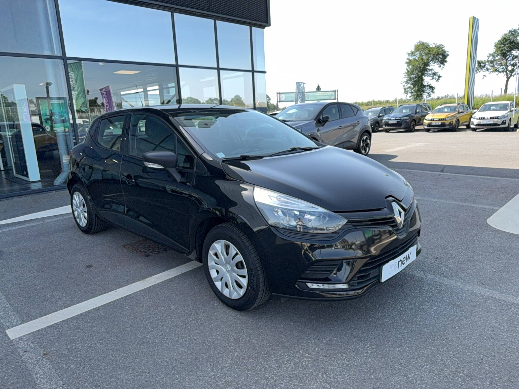 Vente en ligne Renault Clio 4 Clio 1.2 16V 75 au prix de 10 590 €