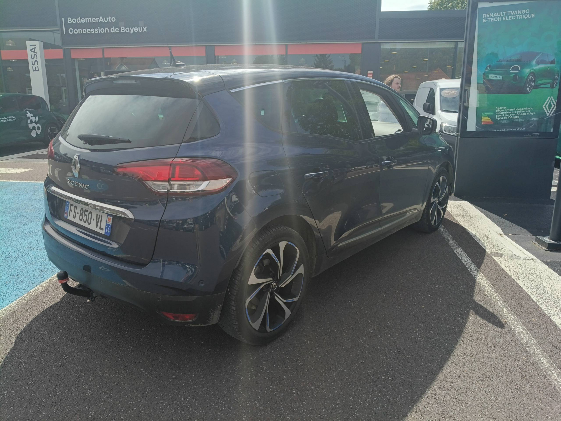 Vente en ligne Renault Scenic 4 Scenic Blue dCi 120 au prix de 14 990 €