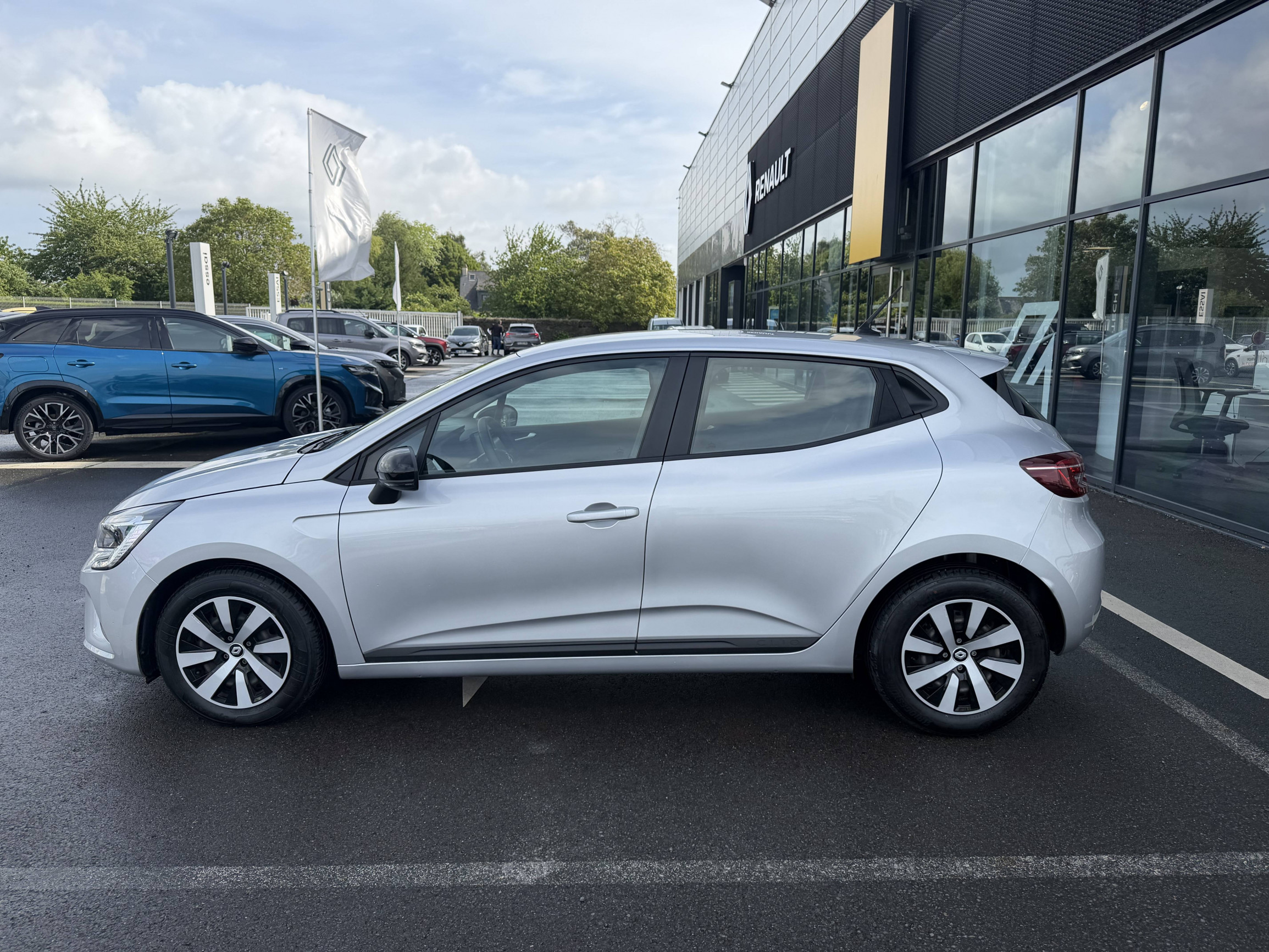 Vente en ligne Renault Clio 5 Clio TCe 90 au prix de 14 990 €