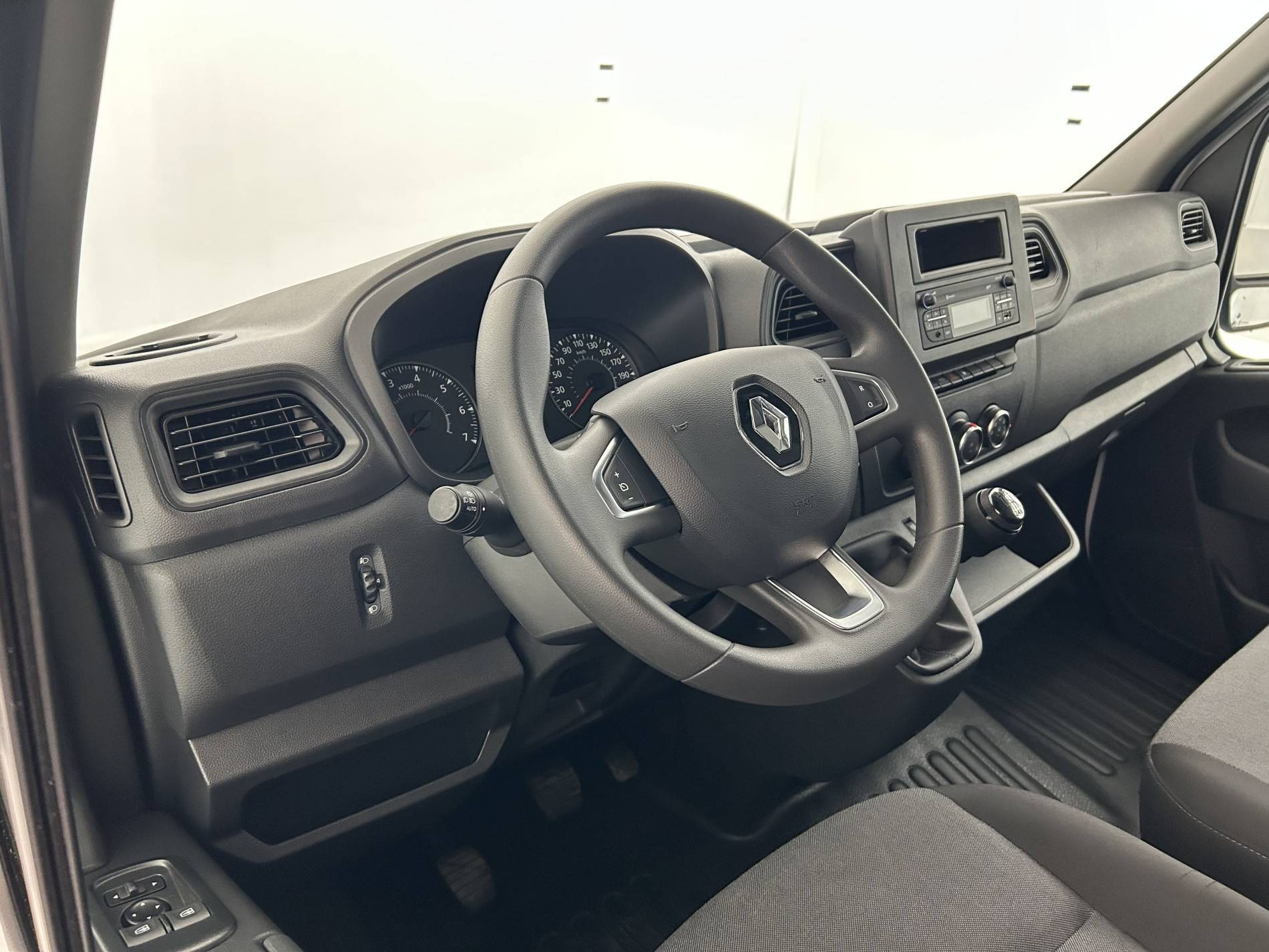 Vente en ligne Renault Master Fourgon MASTER FGN TRAC F3500 L2H2 BLUE DCI 135 au prix de 27 990 €