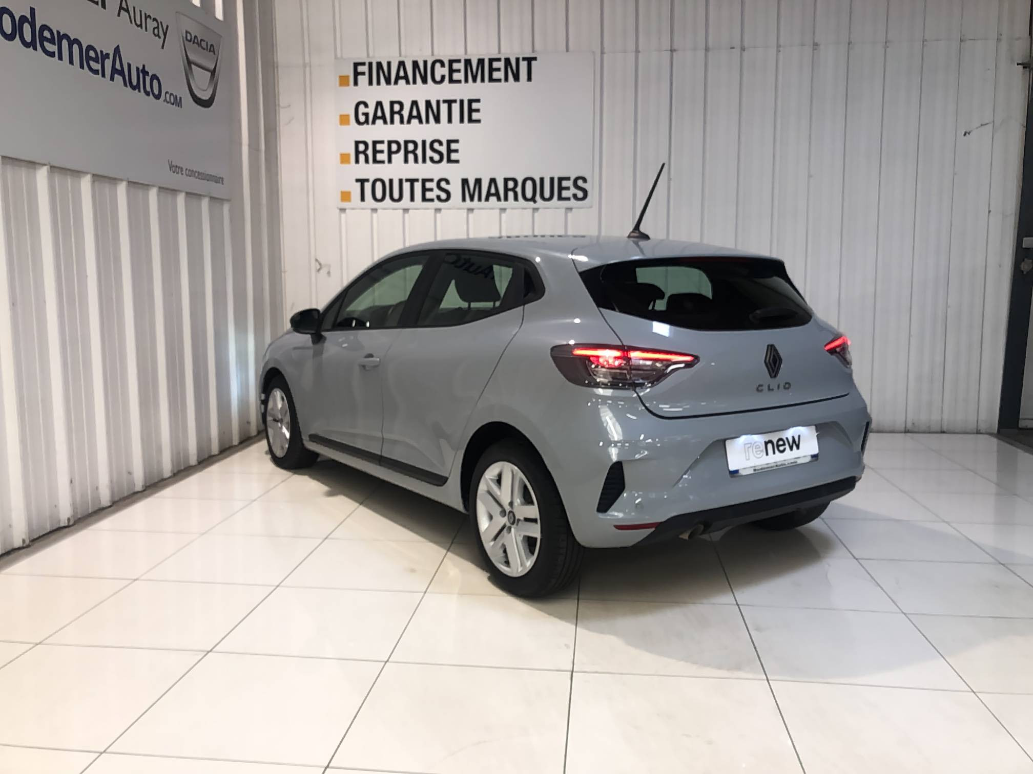 Vente en ligne Renault Clio 5 Clio TCe 90 au prix de 15 990 €