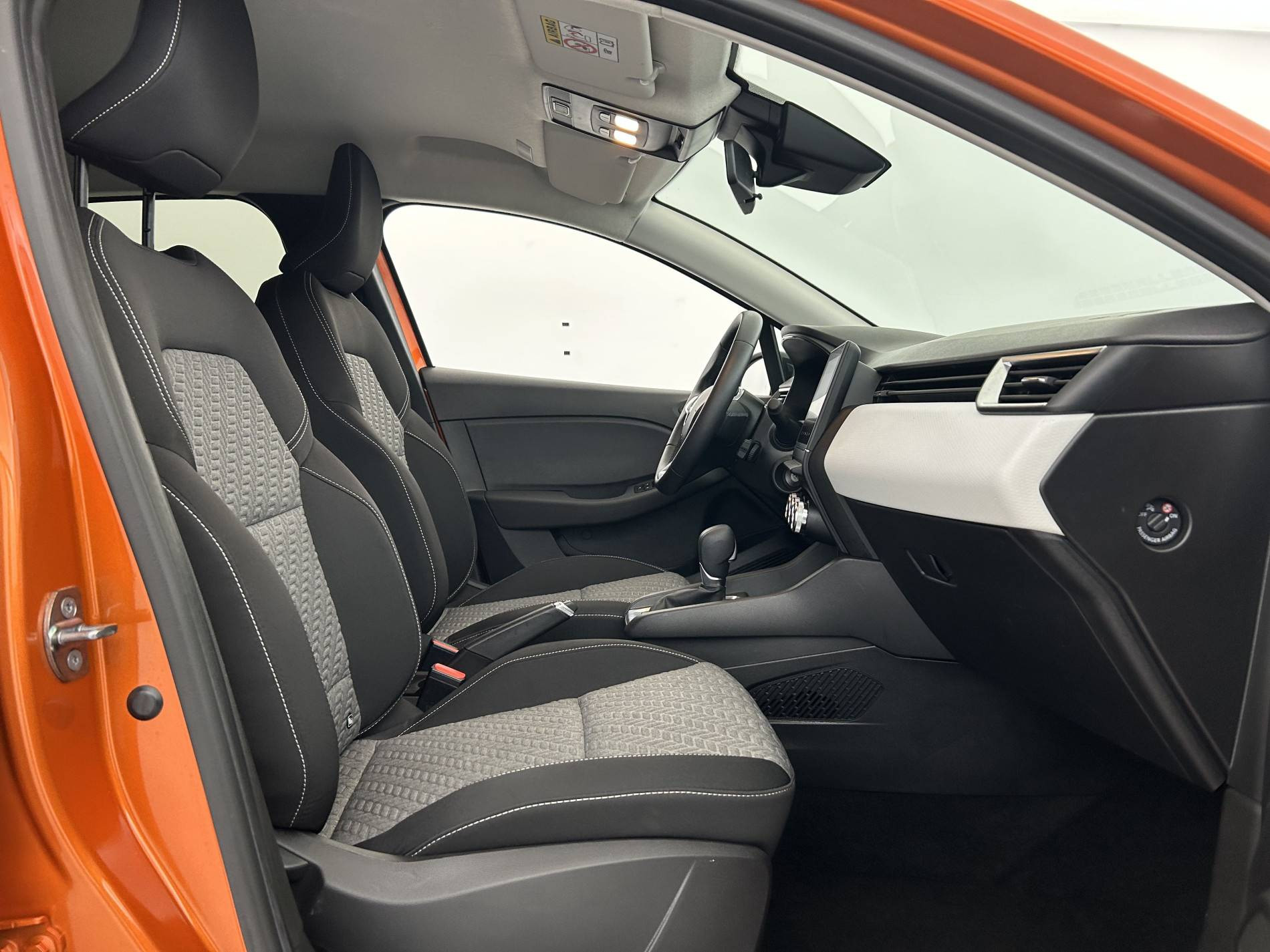 Vente en ligne Renault Clio 5 Clio E-Tech full hybrid 145 au prix de 17 390 €