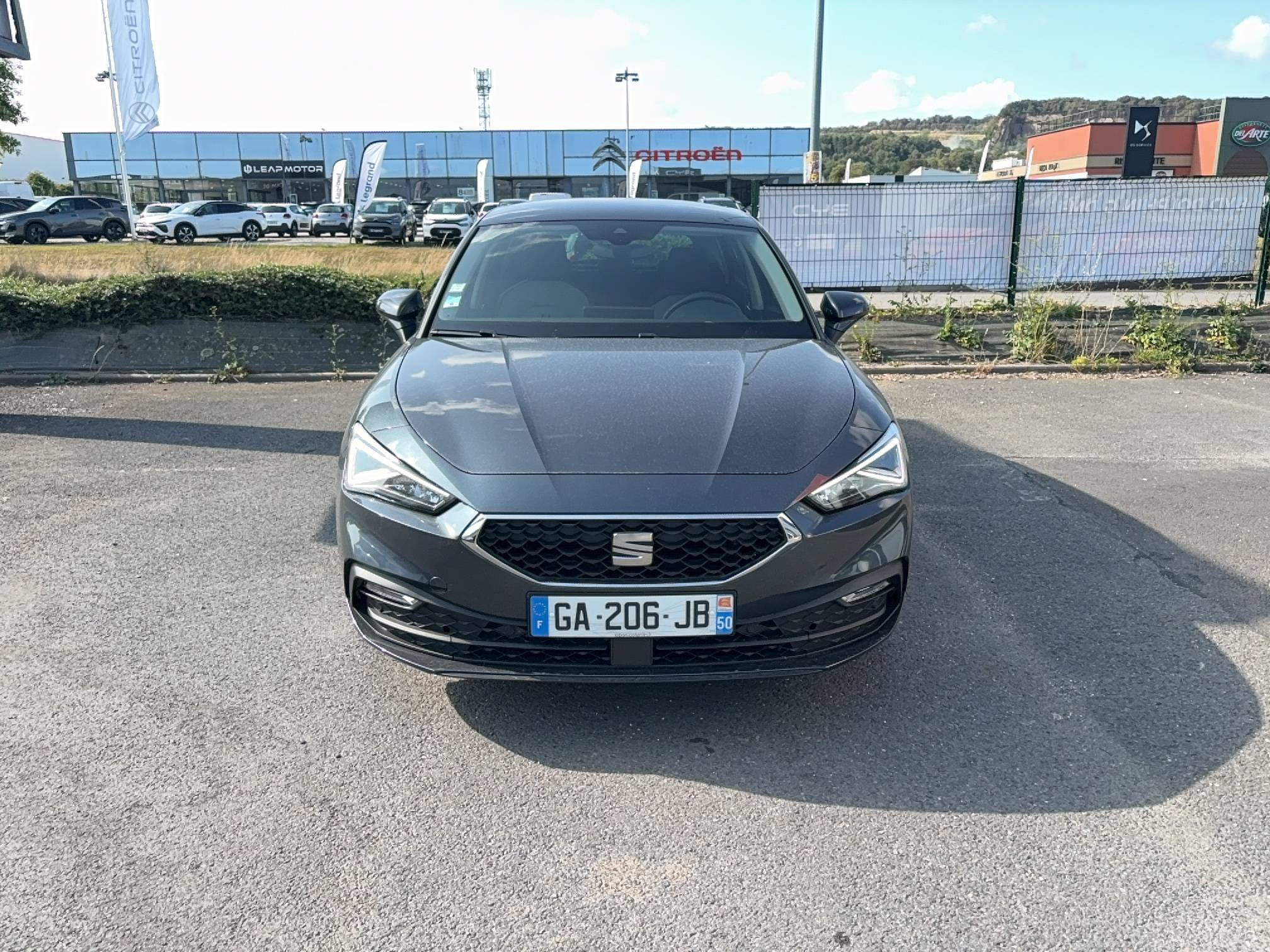 Vente en ligne Seat Leon Sportstourer  1.0 TSI 110 BVM6 au prix de 15 990 €
