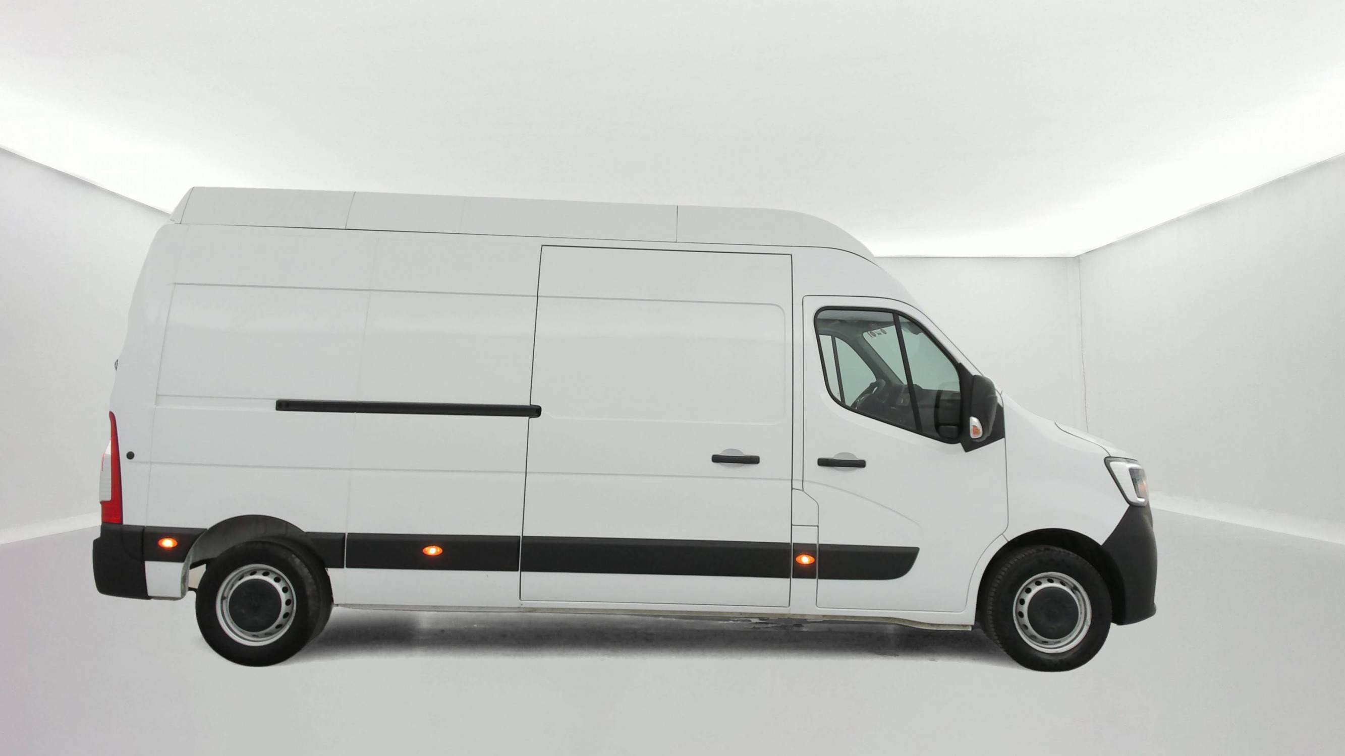 Vente en ligne Renault Master Fourgon MASTER FGN TRAC F3500 L3H3 BLUE DCI 135 au prix de 26 490 €