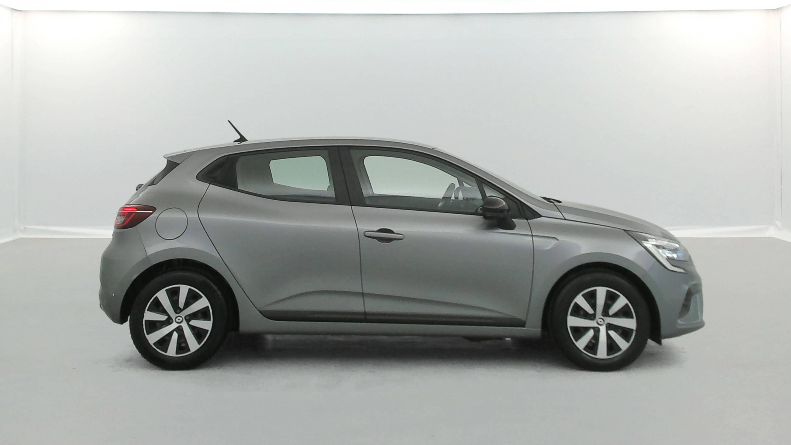 Vente en ligne Renault Clio 5 Clio E-Tech full hybrid 145 au prix de 14 990 €